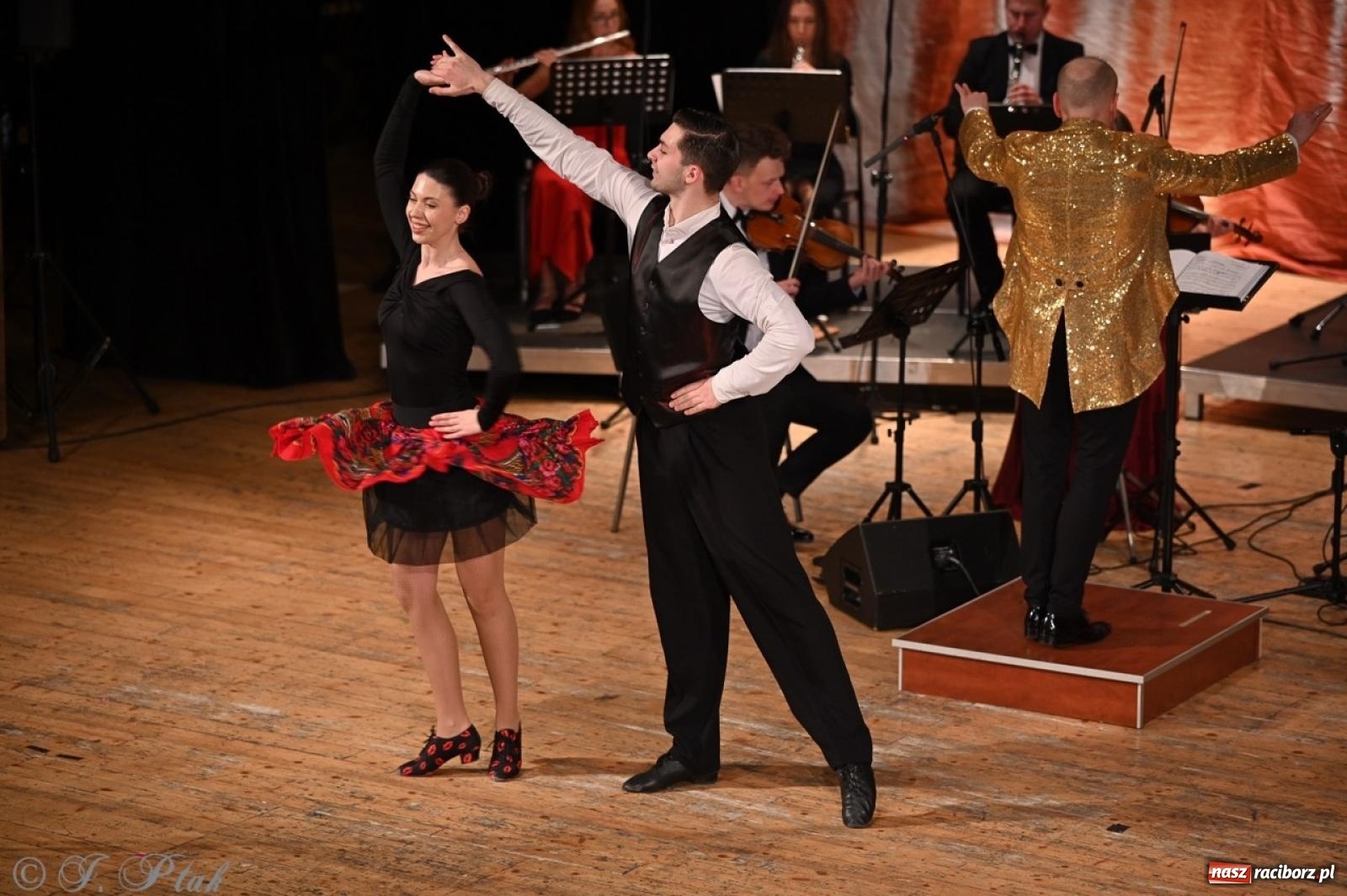 Zdjęcie w galerii na portalu naszraciborz.pl: Wielka gala wiedeńska – Johann Strauss i przyjaciele zachwyciła raciborską publiczność wiadomości z regionu