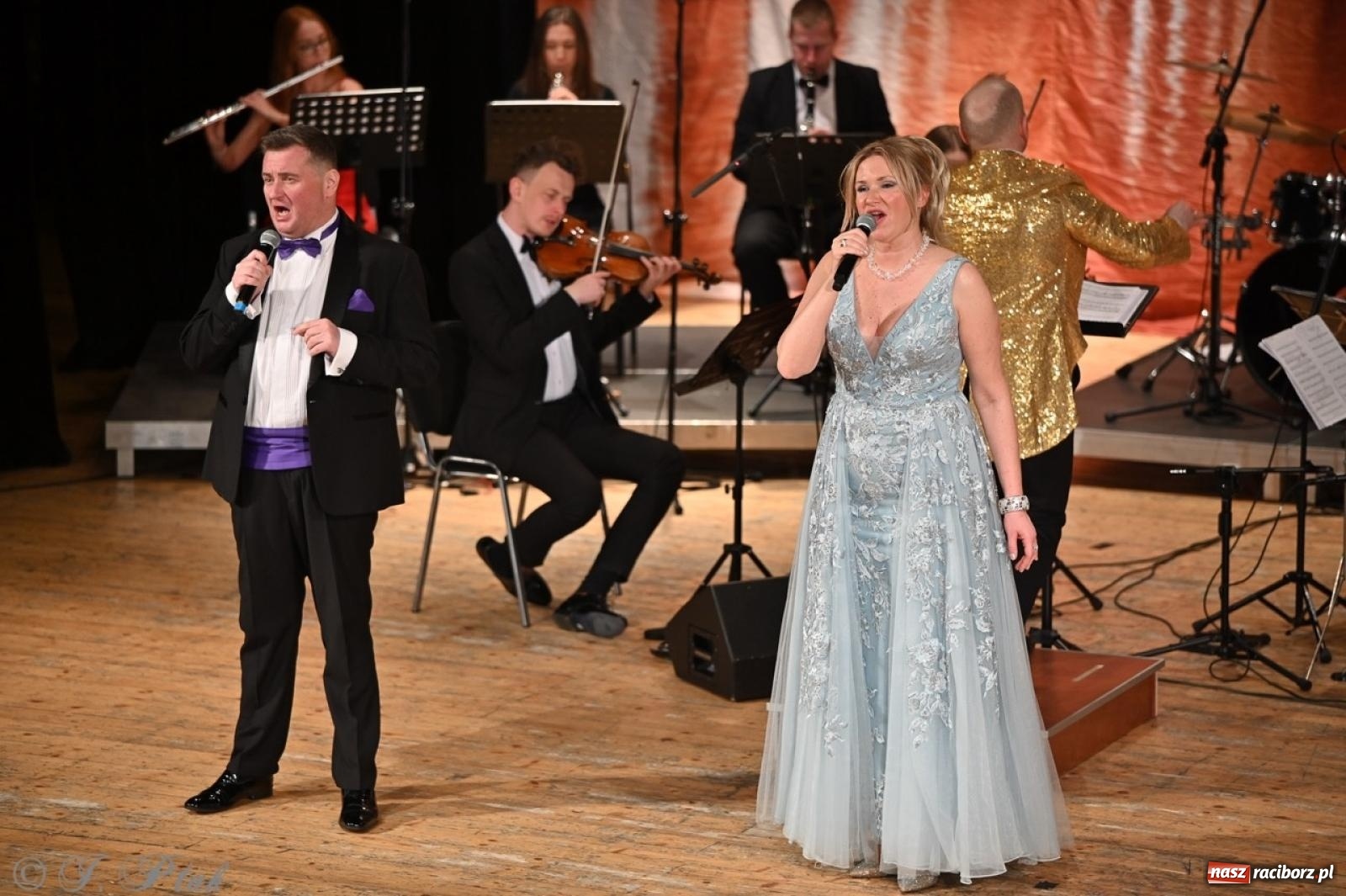 Zdjęcie w galerii na portalu naszraciborz.pl: Wielka gala wiedeńska – Johann Strauss i przyjaciele zachwyciła raciborską publiczność wiadomości z regionu