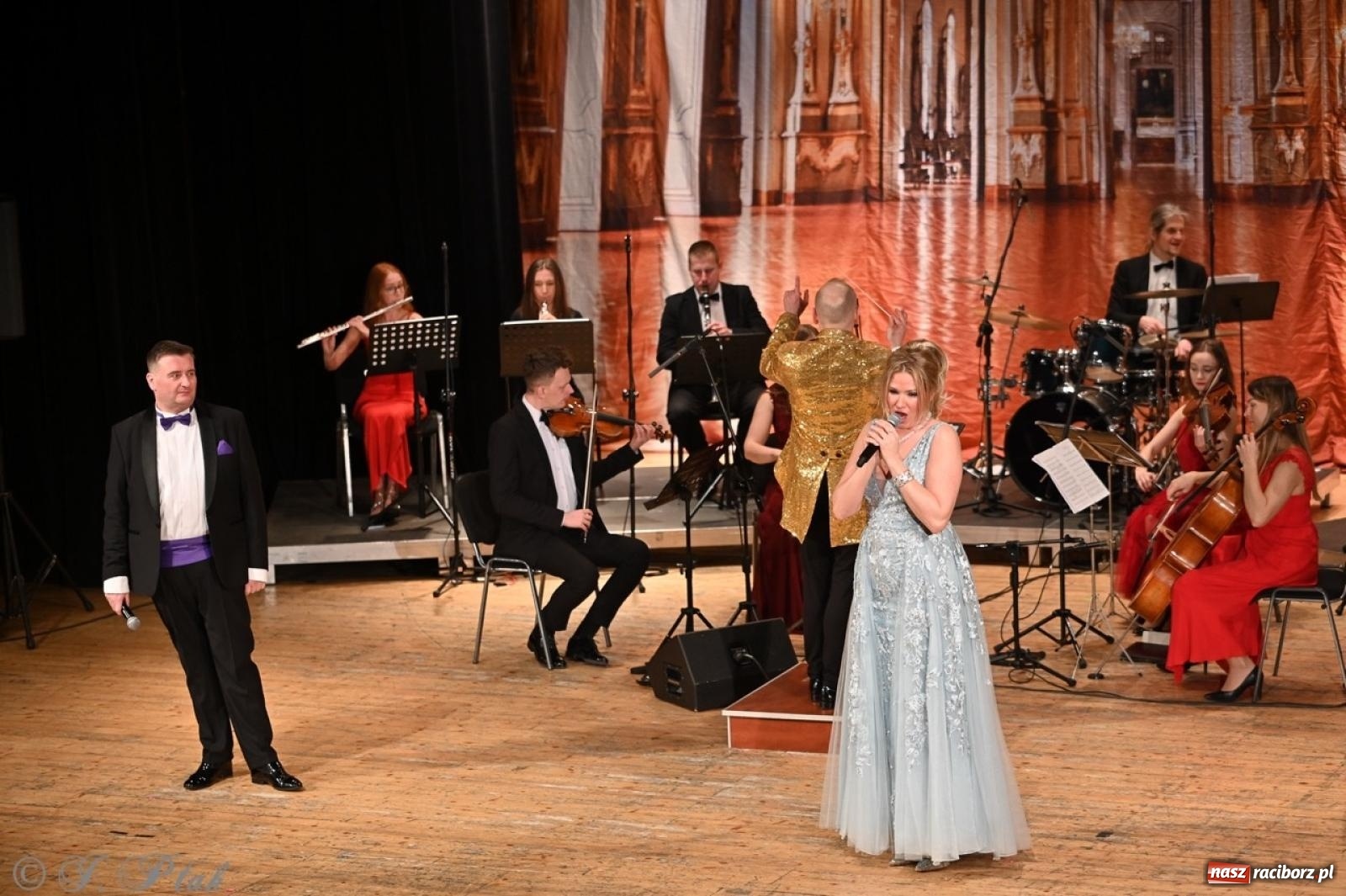 Zdjęcie w galerii na portalu naszraciborz.pl: Wielka gala wiedeńska – Johann Strauss i przyjaciele zachwyciła raciborską publiczność wiadomości z regionu