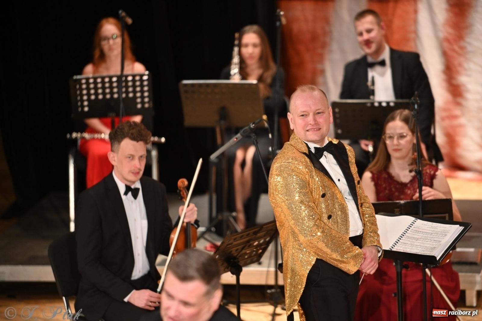 Zdjęcie w galerii na portalu naszraciborz.pl: Wielka gala wiedeńska – Johann Strauss i przyjaciele zachwyciła raciborską publiczność wiadomości z regionu