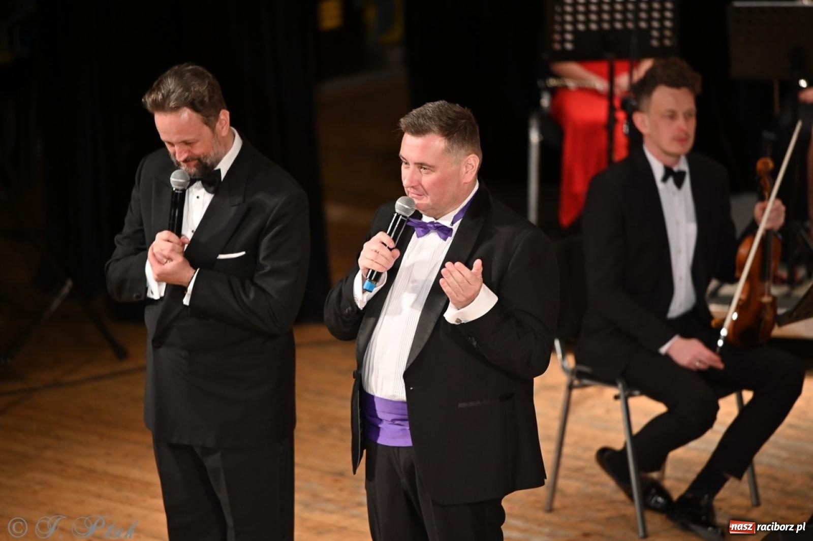 Zdjęcie w galerii na portalu naszraciborz.pl: Wielka gala wiedeńska – Johann Strauss i przyjaciele zachwyciła raciborską publiczność wiadomości z regionu