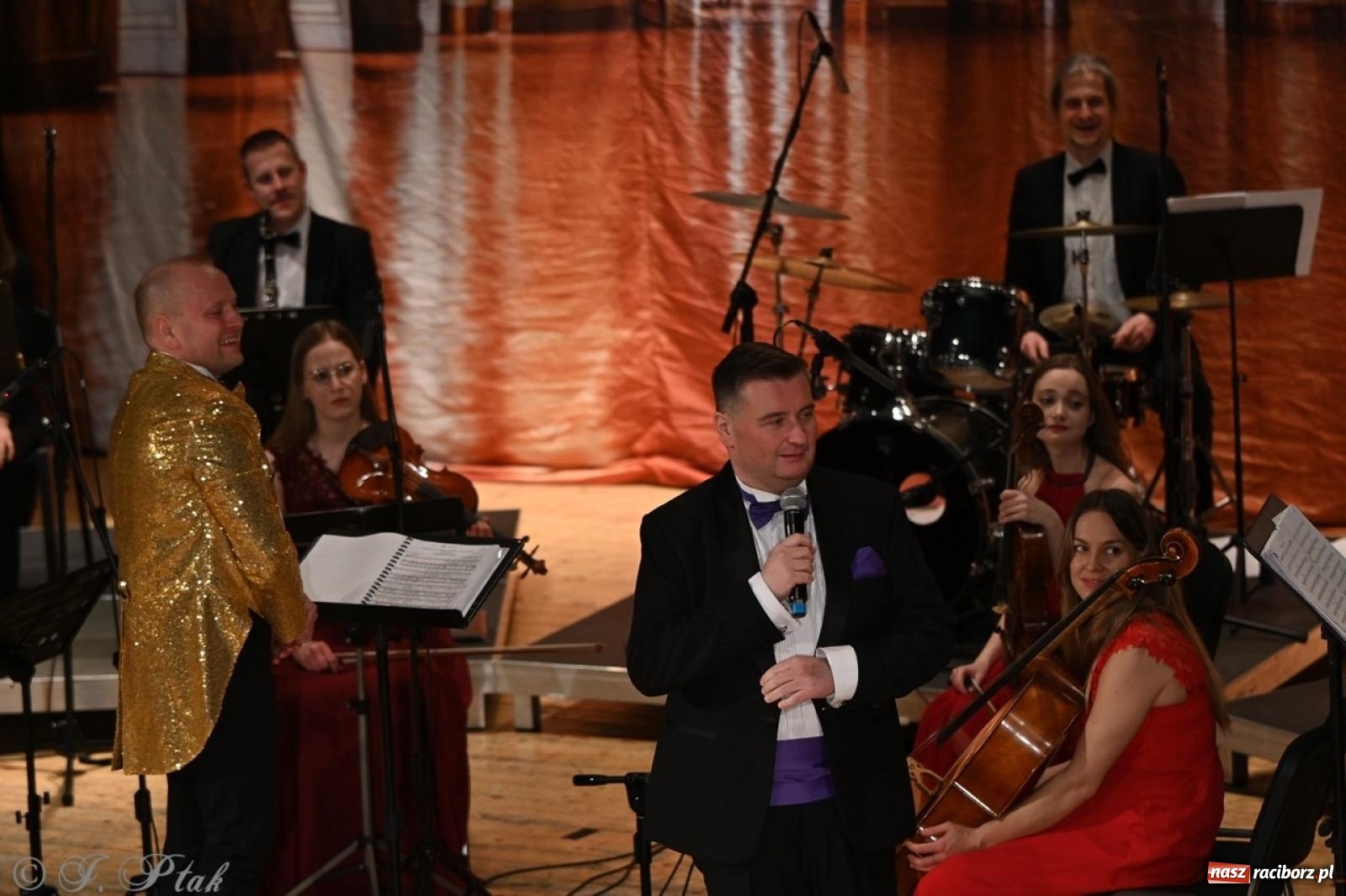 Zdjęcie w galerii na portalu naszraciborz.pl: Wielka gala wiedeńska – Johann Strauss i przyjaciele zachwyciła raciborską publiczność wiadomości z regionu