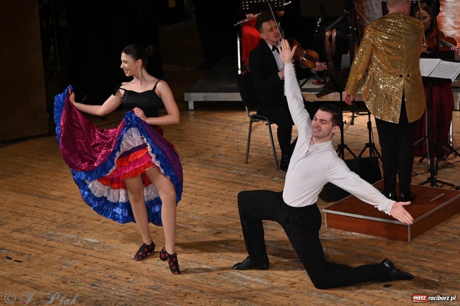 Zdjęcie w galerii na portalu naszraciborz.pl: Wielka gala wiedeńska – Johann Strauss i przyjaciele zachwyciła raciborską publiczność wiadomości z regionu