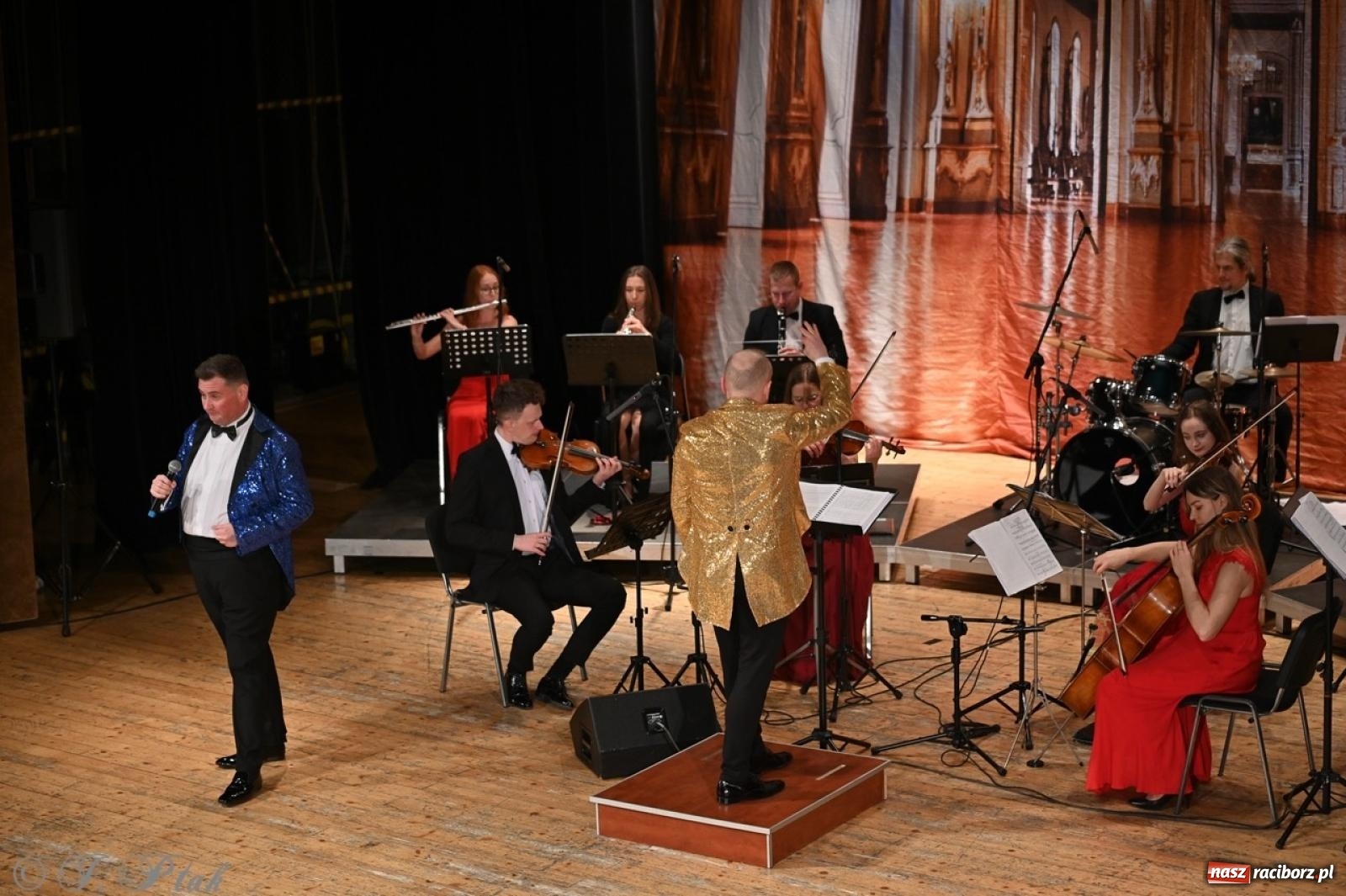 Zdjęcie w galerii na portalu naszraciborz.pl: Wielka gala wiedeńska – Johann Strauss i przyjaciele zachwyciła raciborską publiczność wiadomości z regionu