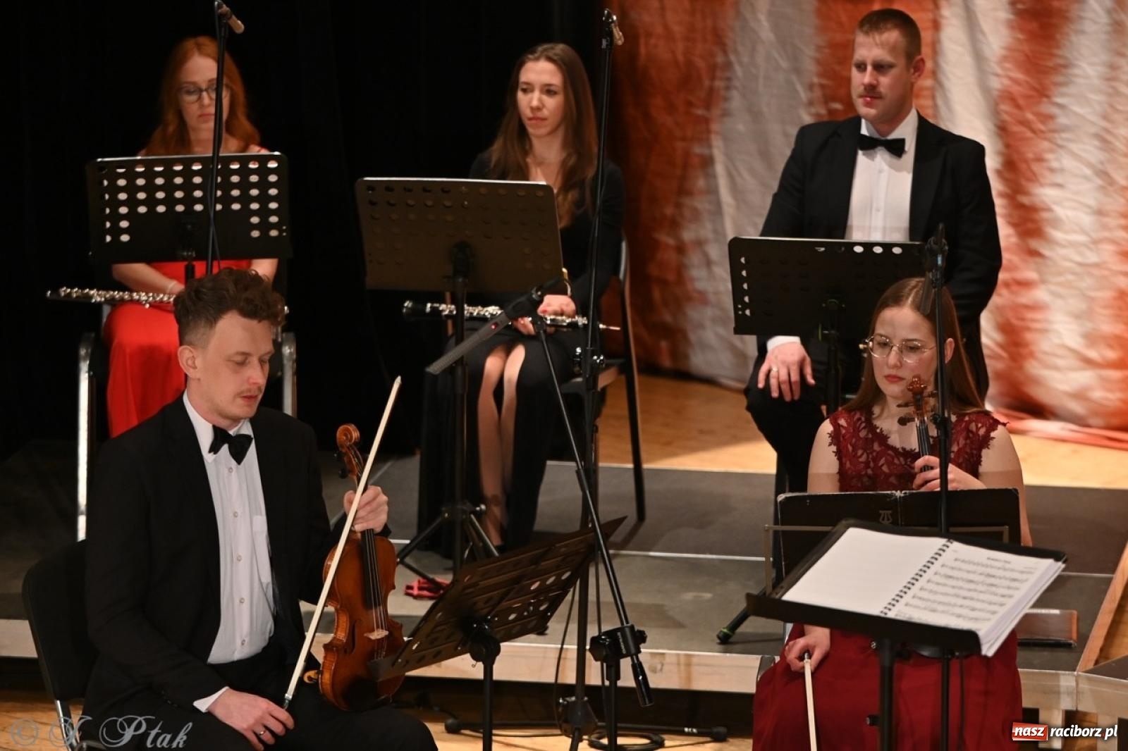 Zdjęcie w galerii na portalu naszraciborz.pl: Wielka gala wiedeńska – Johann Strauss i przyjaciele zachwyciła raciborską publiczność wiadomości z regionu