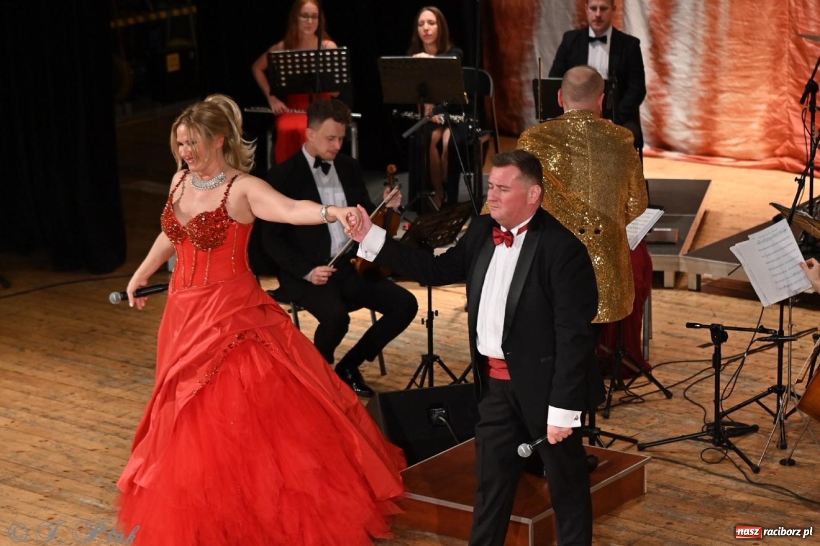 Zdjęcie w galerii na portalu naszraciborz.pl: Wielka gala wiedeńska – Johann Strauss i przyjaciele zachwyciła raciborską publiczność wiadomości z regionu