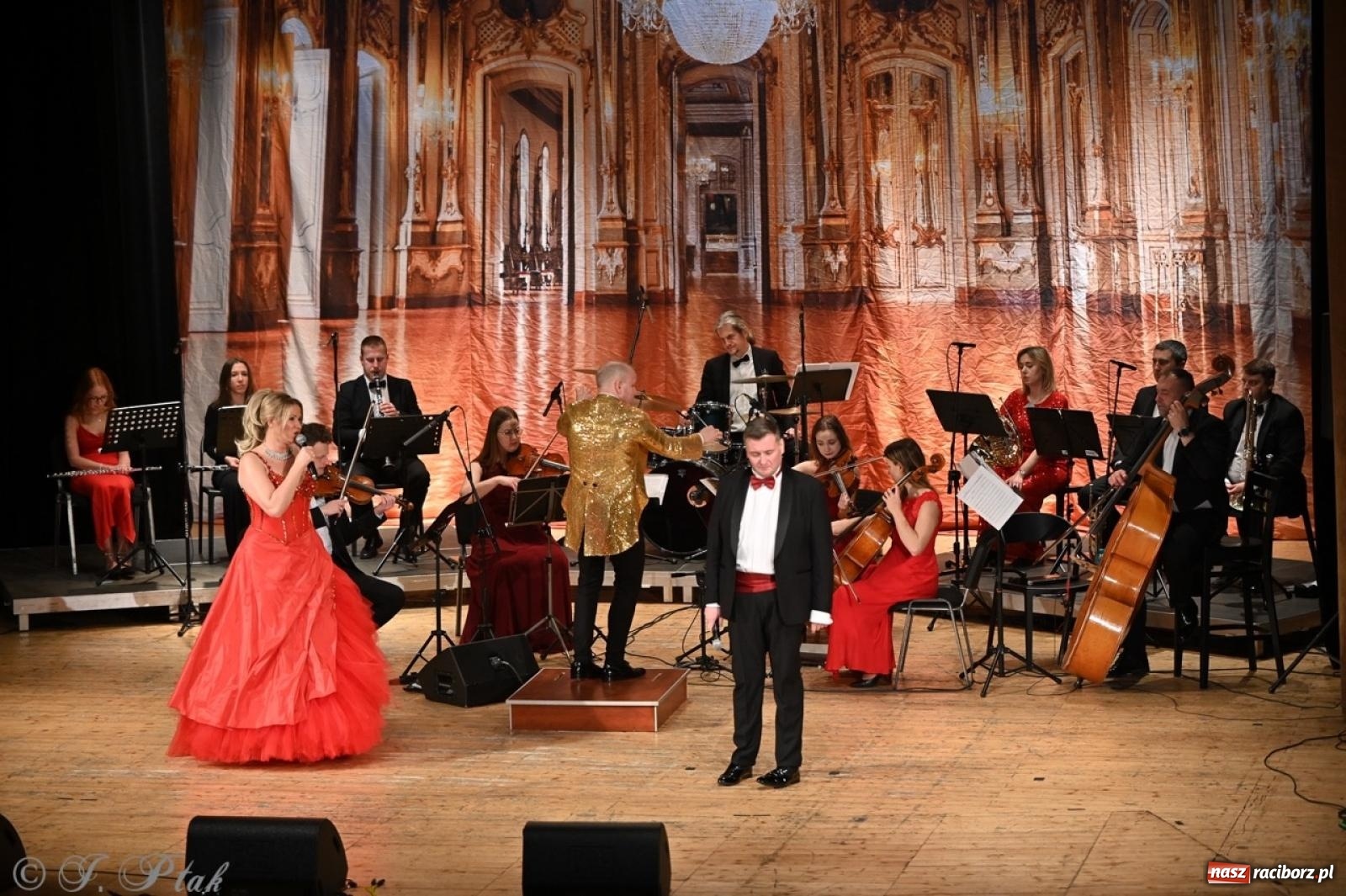 Zdjęcie w galerii na portalu naszraciborz.pl: Wielka gala wiedeńska – Johann Strauss i przyjaciele zachwyciła raciborską publiczność wiadomości z regionu