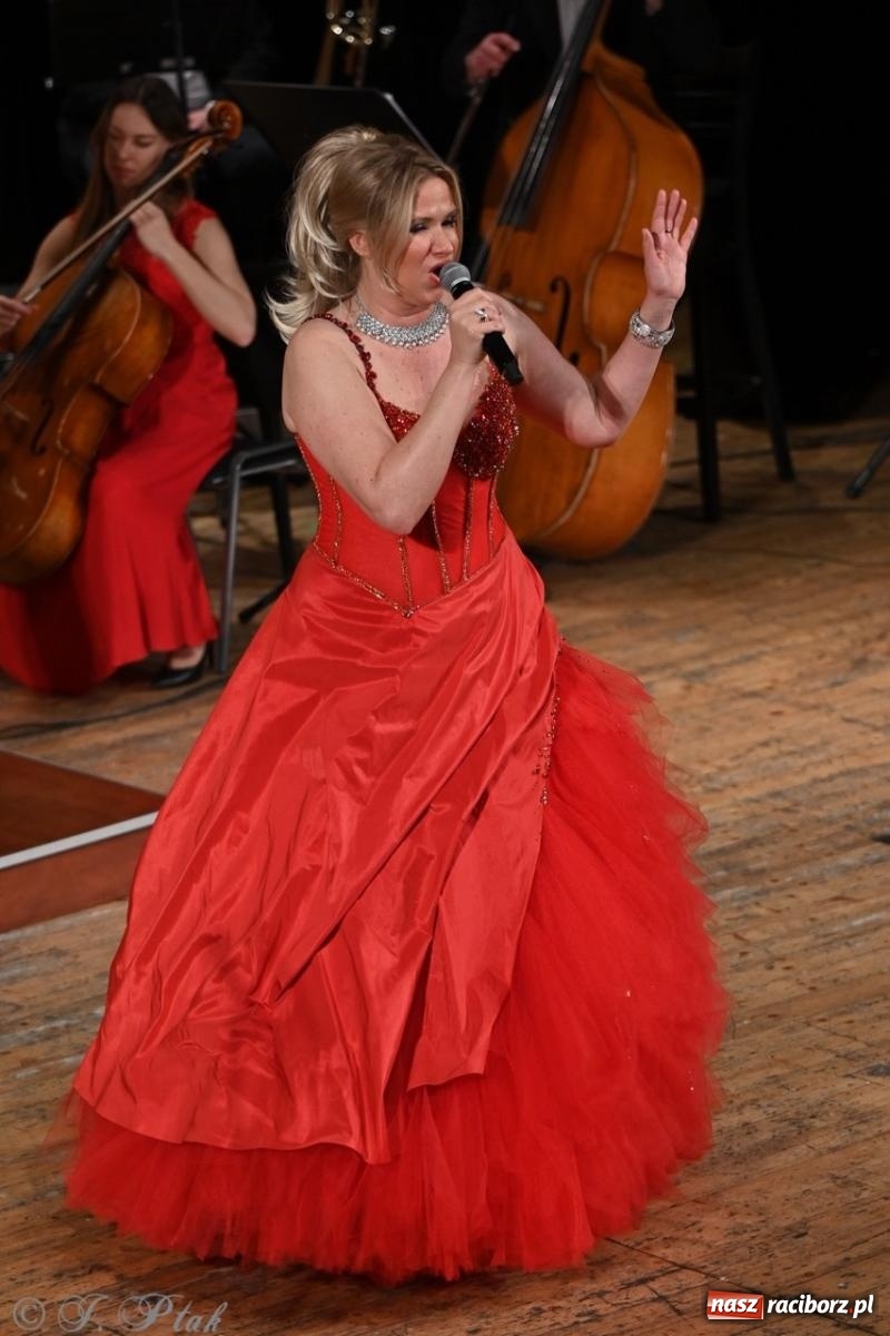 Zdjęcie w galerii na portalu naszraciborz.pl: Wielka gala wiedeńska – Johann Strauss i przyjaciele zachwyciła raciborską publiczność wiadomości z regionu