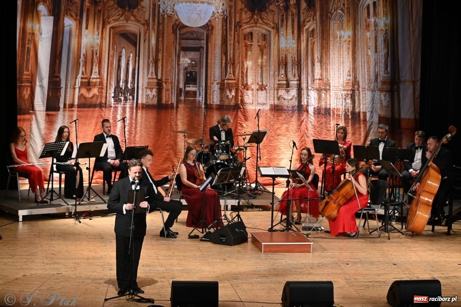 Zdjęcie w galerii na portalu naszraciborz.pl: Wielka gala wiedeńska – Johann Strauss i przyjaciele zachwyciła raciborską publiczność wiadomości z regionu