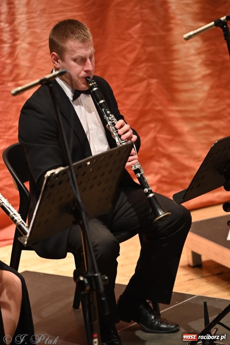 Zdjęcie w galerii na portalu naszraciborz.pl: Wielka gala wiedeńska – Johann Strauss i przyjaciele zachwyciła raciborską publiczność wiadomości z regionu