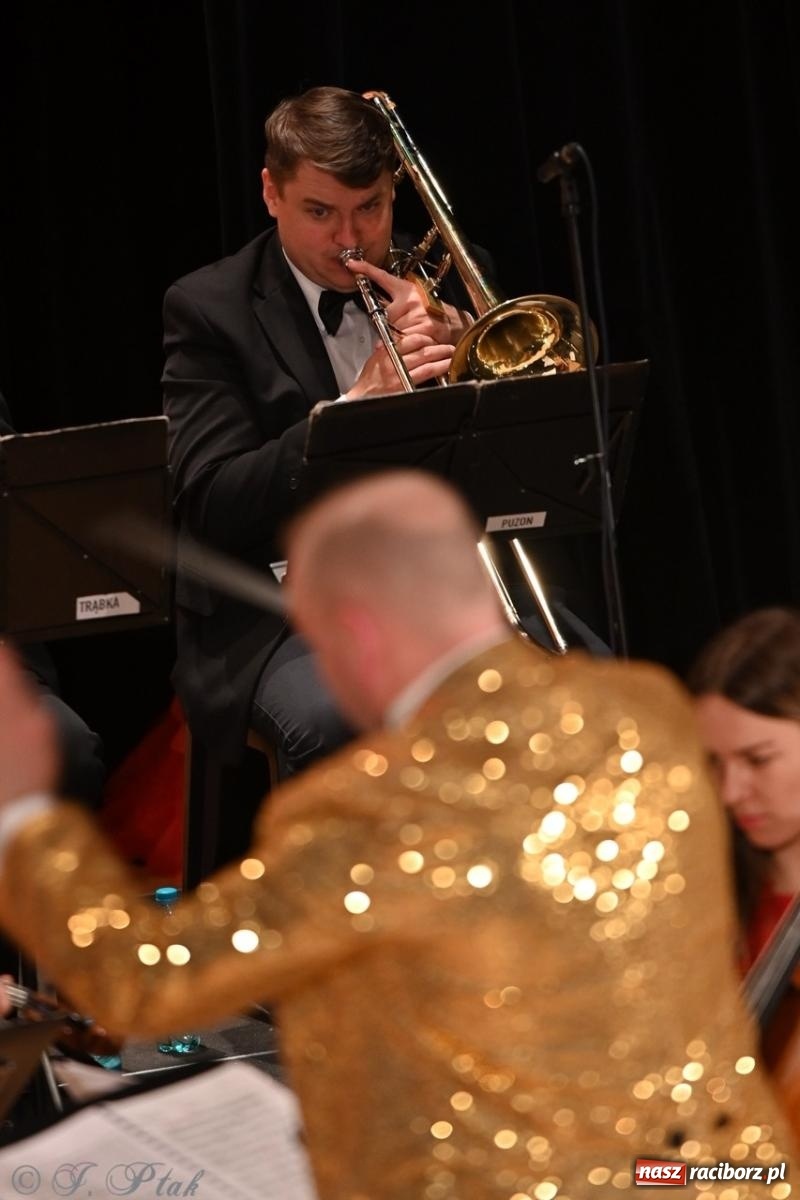 Zdjęcie w galerii na portalu naszraciborz.pl: Wielka gala wiedeńska – Johann Strauss i przyjaciele zachwyciła raciborską publiczność wiadomości z regionu