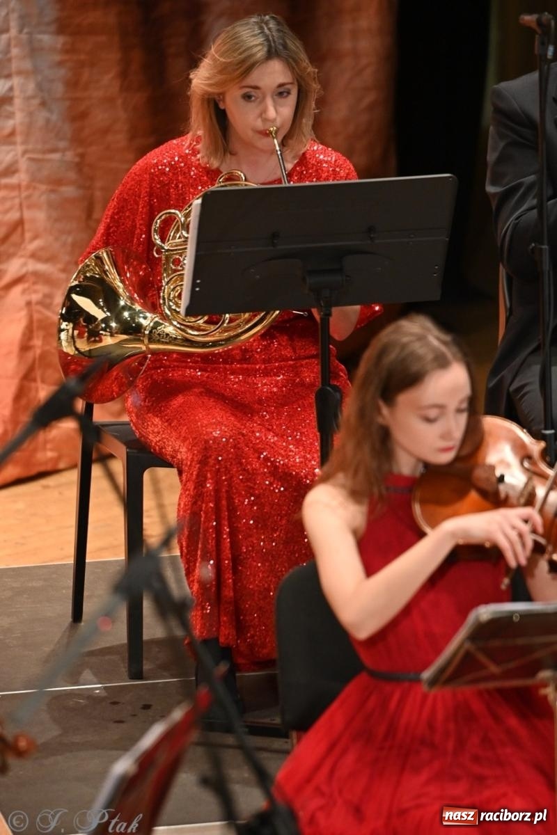 Zdjęcie w galerii na portalu naszraciborz.pl: Wielka gala wiedeńska – Johann Strauss i przyjaciele zachwyciła raciborską publiczność wiadomości z regionu