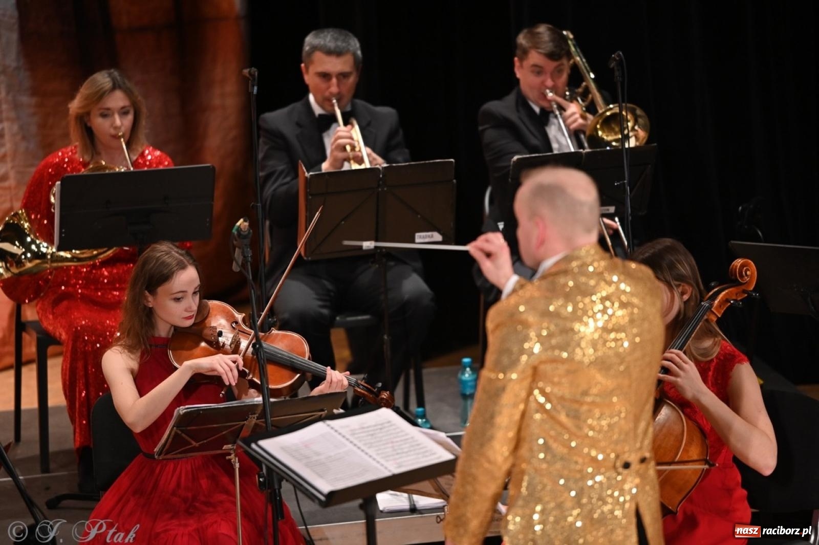 Zdjęcie w galerii na portalu naszraciborz.pl: Wielka gala wiedeńska – Johann Strauss i przyjaciele zachwyciła raciborską publiczność wiadomości z regionu