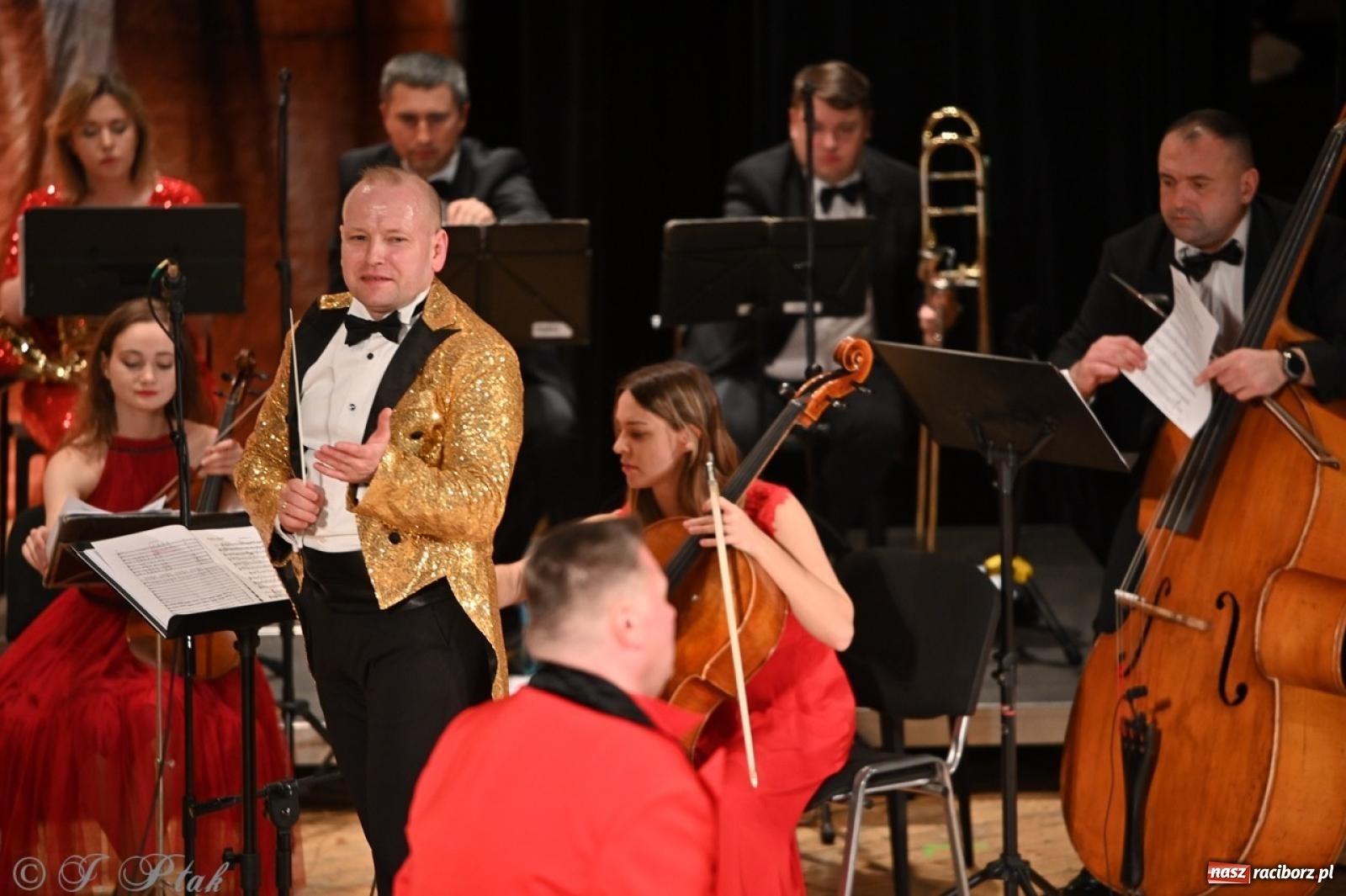 Zdjęcie w galerii na portalu naszraciborz.pl: Wielka gala wiedeńska – Johann Strauss i przyjaciele zachwyciła raciborską publiczność wiadomości z regionu