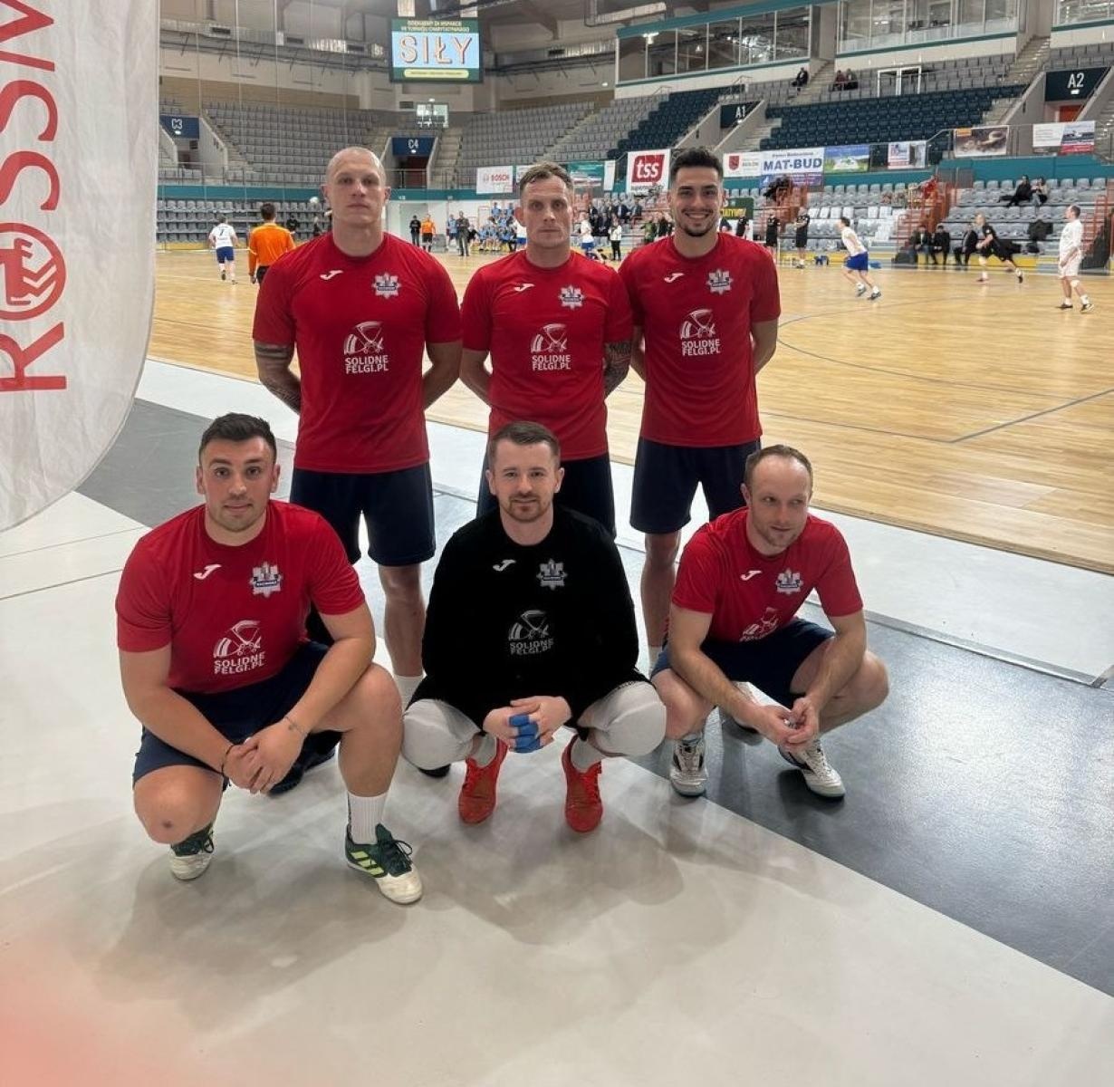 Zdjęcie w galerii na portalu naszraciborz.pl: Raciborscy policjanci na VII Turnieju Charytatywnym w Halowej Piłce Nożnej w Tarnowie wiadomości z regionu