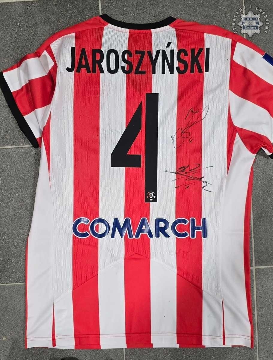 Zdjęcie w galerii na portalu naszraciborz.pl: Raciborscy policjanci na VII Turnieju Charytatywnym w Halowej Piłce Nożnej w Tarnowie wiadomości z regionu