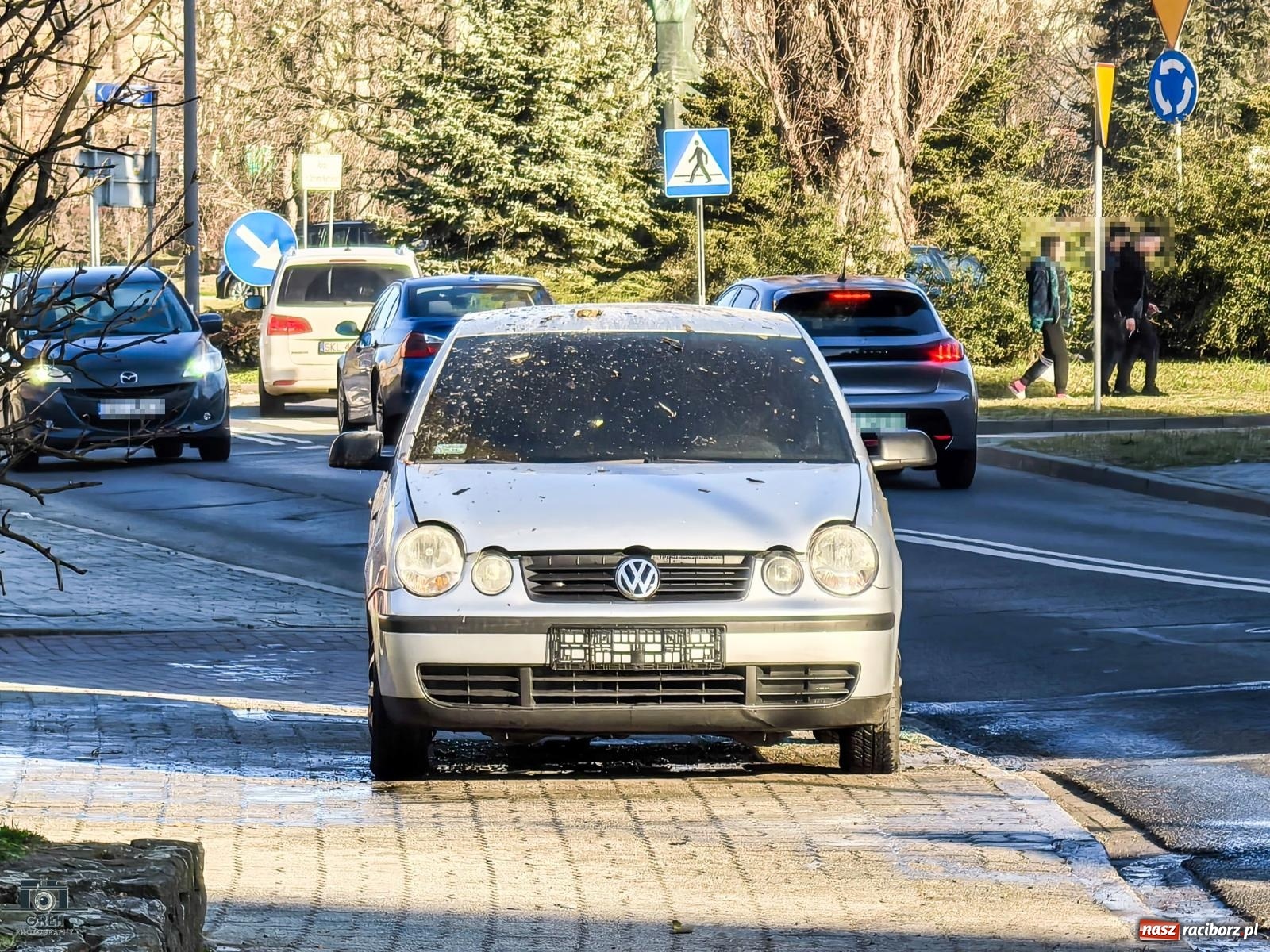 Zdjęcie w galerii na portalu naszraciborz.pl: Pożar samochodu na Podwalu – akcję strażaków zarejestrował czytelnik [FOTO] wiadomości z regionu