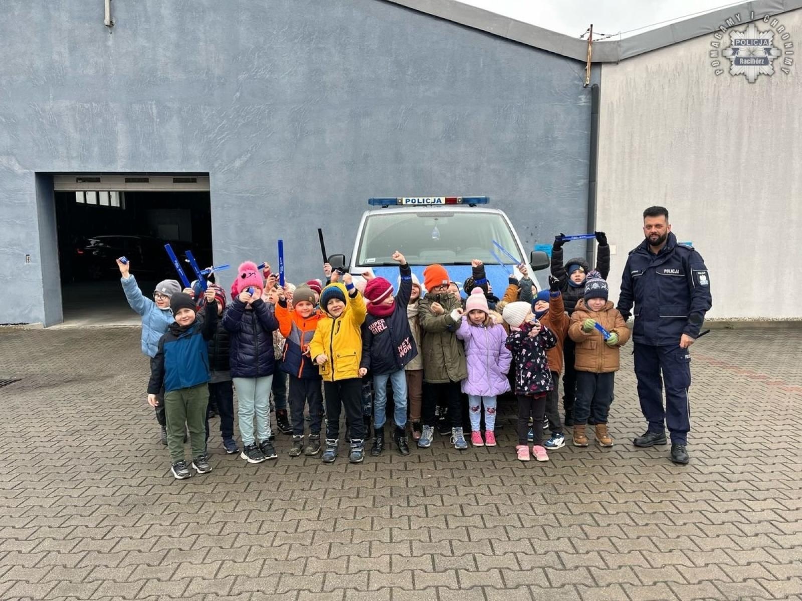 Zdjęcie w galerii na portalu naszraciborz.pl: Przedszkolaki odwiedziły raciborską komendę policji wiadomości z regionu