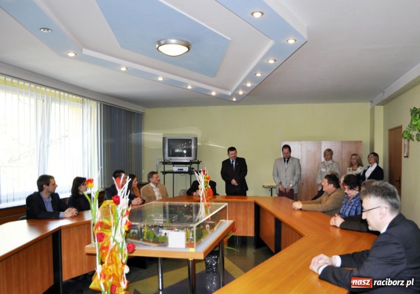 Zdjęcie w galerii na portalu naszraciborz.pl: Dajemy wędkę, łapmy rybki wiadomości z regionu