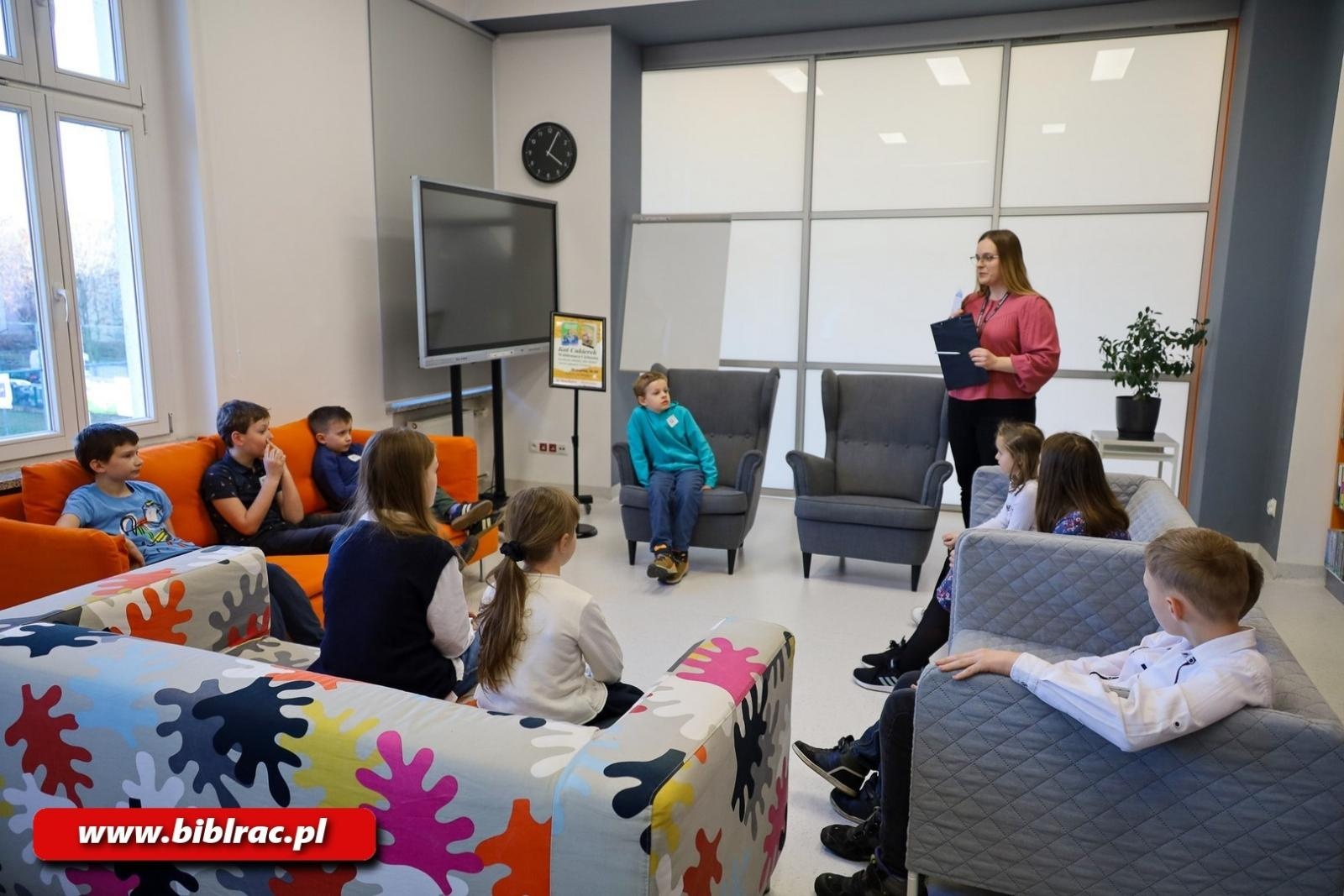 Zdjęcie w galerii na portalu naszraciborz.pl: Cukierku, ty łobuzie! W bibliotece rozstrzygnięto konkurs wiedzy dla dzieci wiadomości z regionu