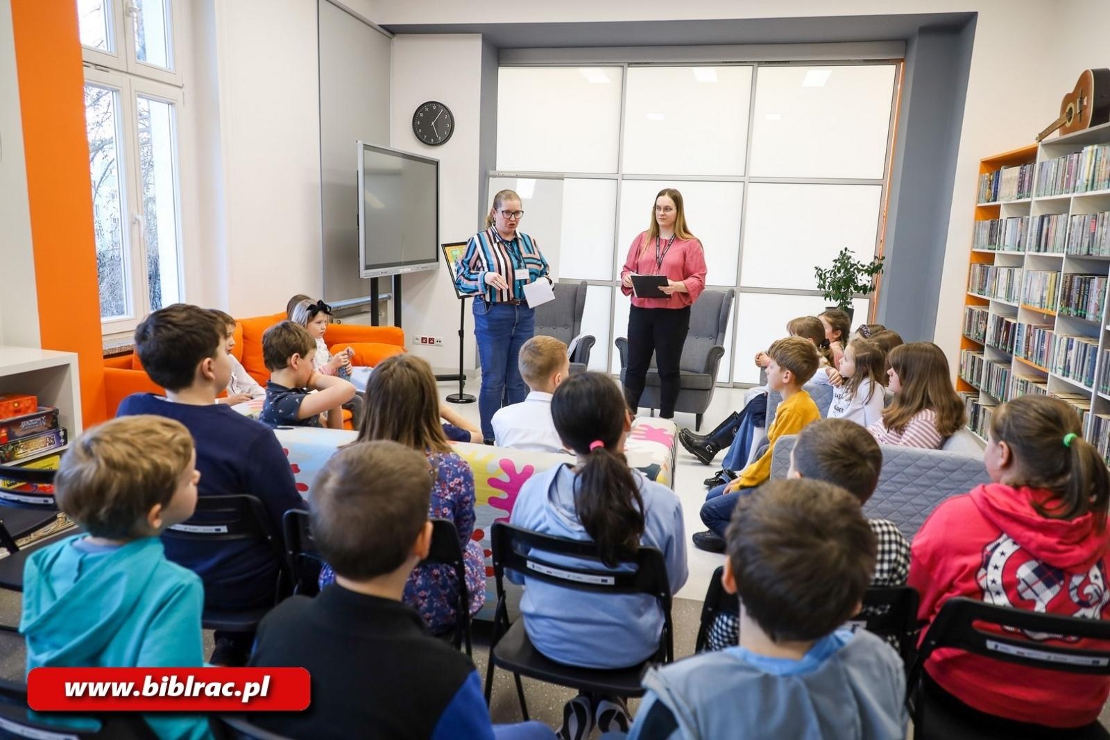Zdjęcie w galerii na portalu naszraciborz.pl: Cukierku, ty łobuzie! W bibliotece rozstrzygnięto konkurs wiedzy dla dzieci wiadomości z regionu