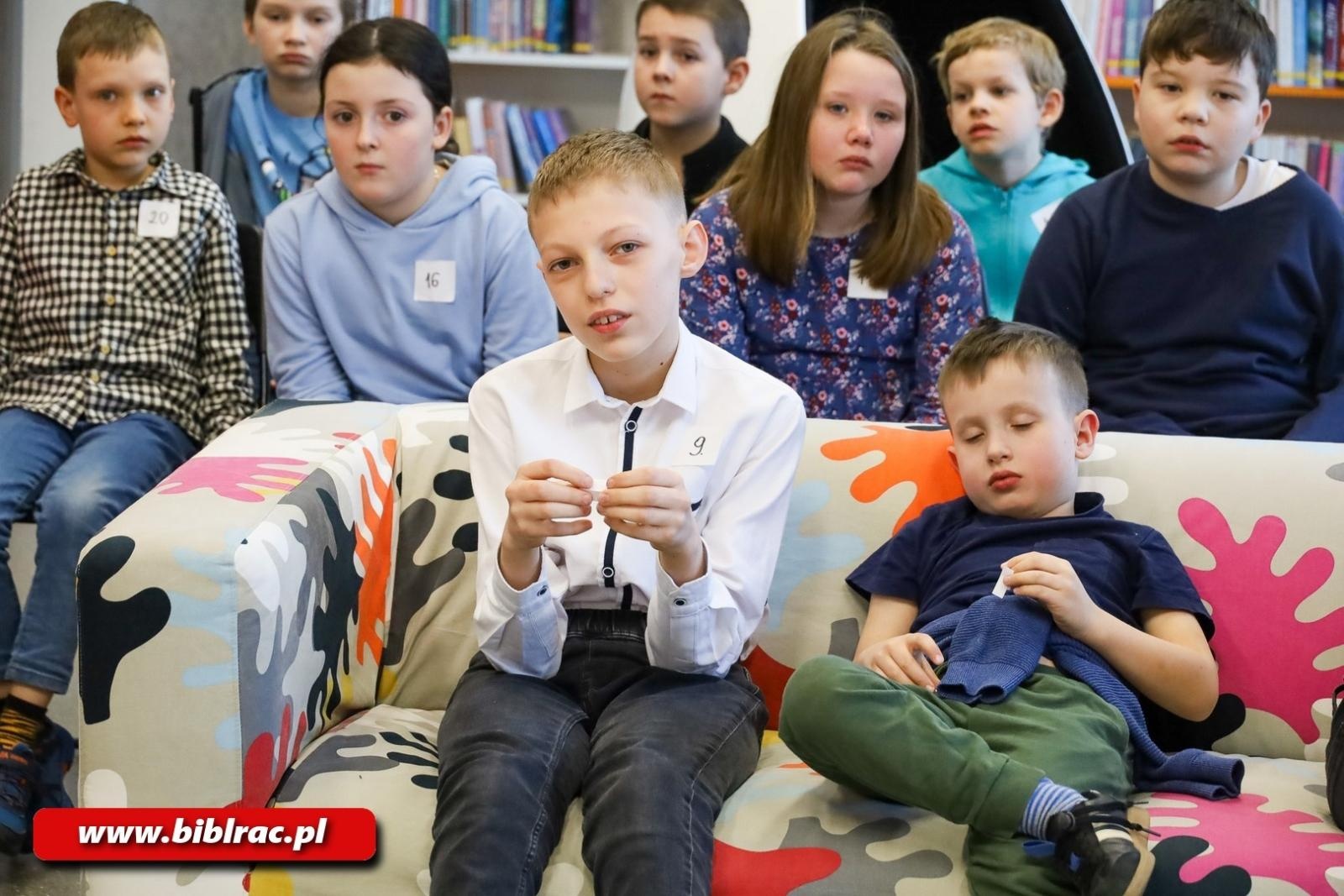 Zdjęcie w galerii na portalu naszraciborz.pl: Cukierku, ty łobuzie! W bibliotece rozstrzygnięto konkurs wiedzy dla dzieci wiadomości z regionu