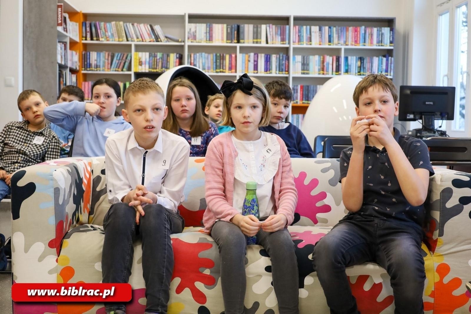 Zdjęcie w galerii na portalu naszraciborz.pl: Cukierku, ty łobuzie! W bibliotece rozstrzygnięto konkurs wiedzy dla dzieci wiadomości z regionu