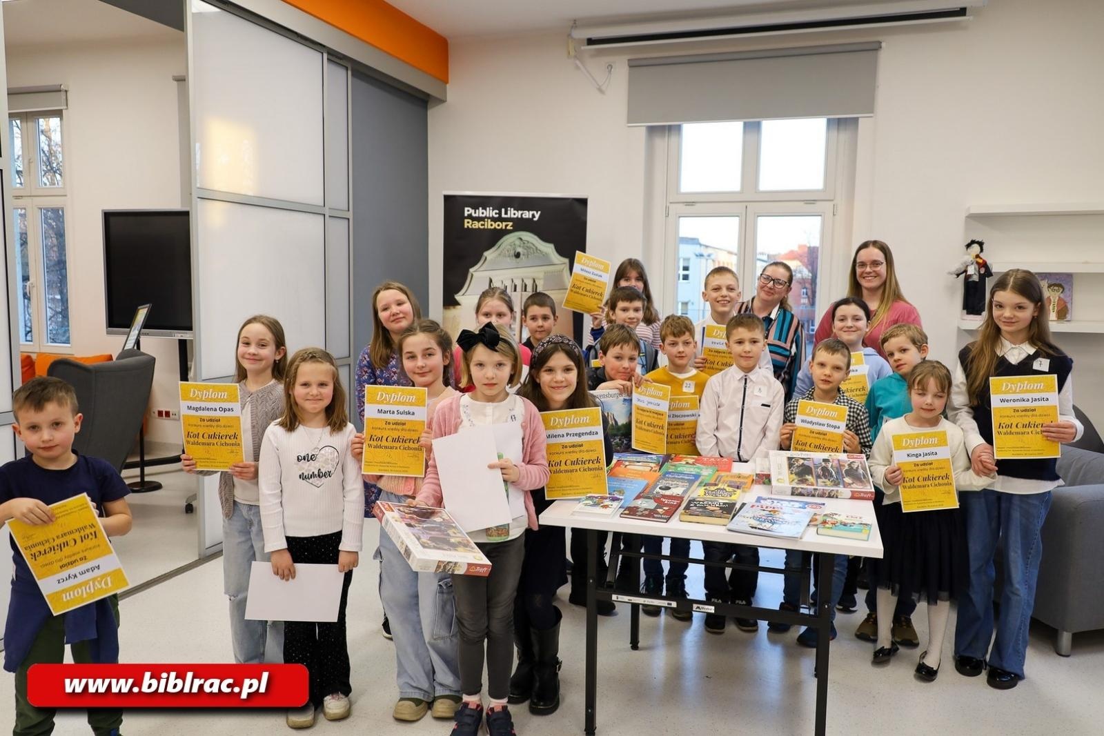 Zdjęcie w galerii na portalu naszraciborz.pl: Cukierku, ty łobuzie! W bibliotece rozstrzygnięto konkurs wiedzy dla dzieci wiadomości z regionu