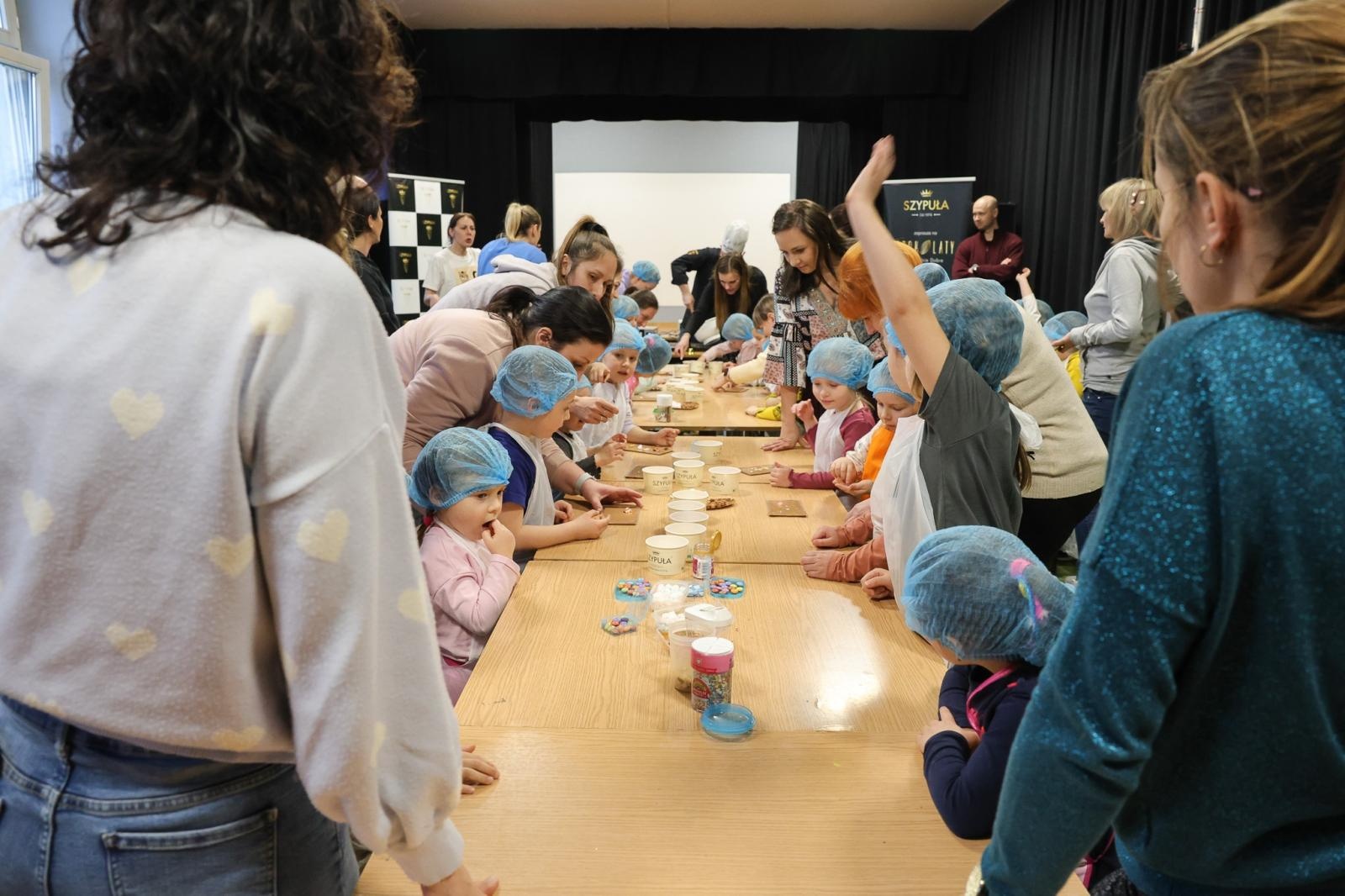 Zdjęcie w galerii na portalu naszraciborz.pl: Mali Odkrywcy i fabryka czekolady! Słodkie warsztaty w Strzesze  wiadomości z regionu