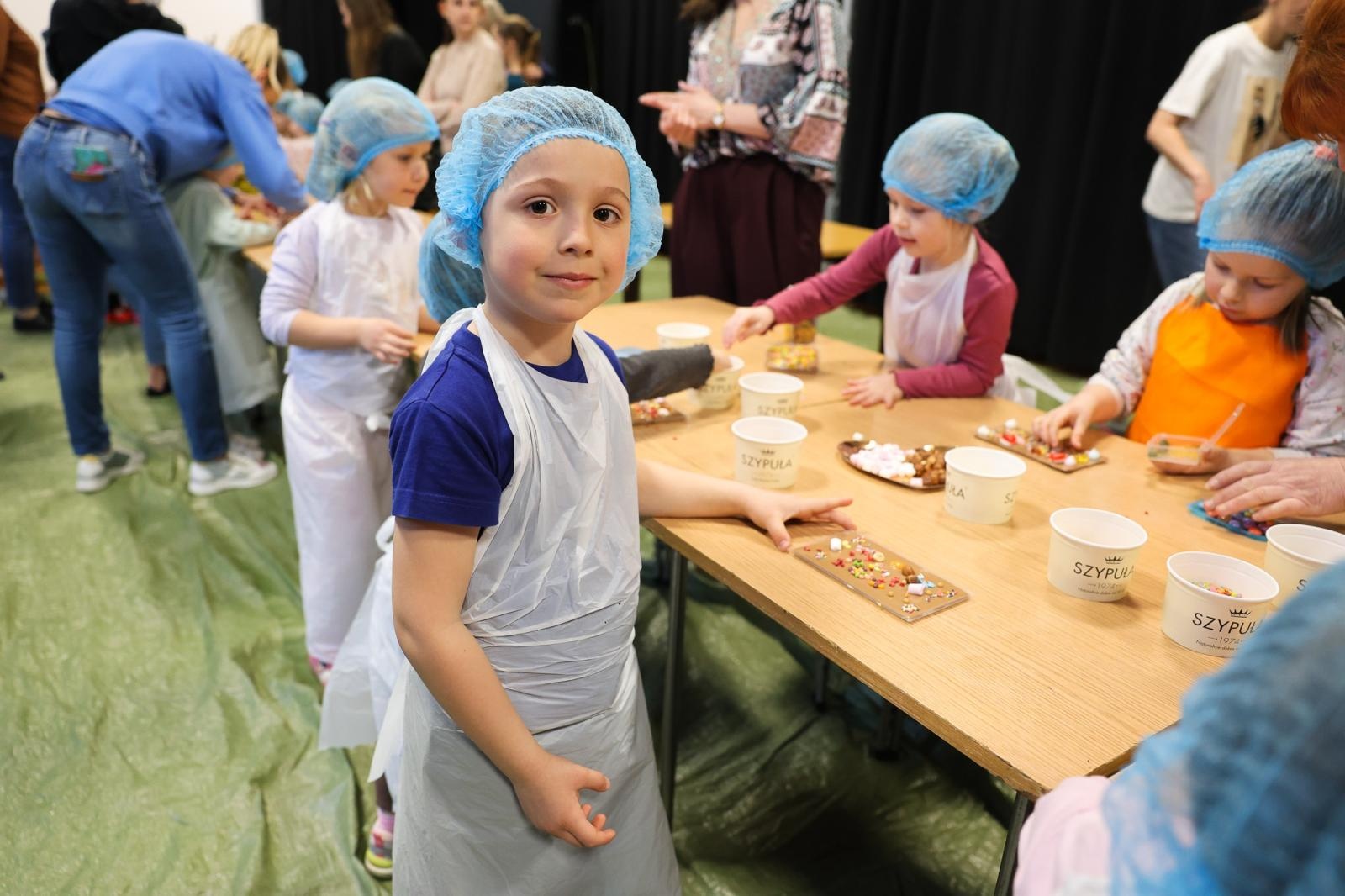 Zdjęcie w galerii na portalu naszraciborz.pl: Mali Odkrywcy i fabryka czekolady! Słodkie warsztaty w Strzesze  wiadomości z regionu
