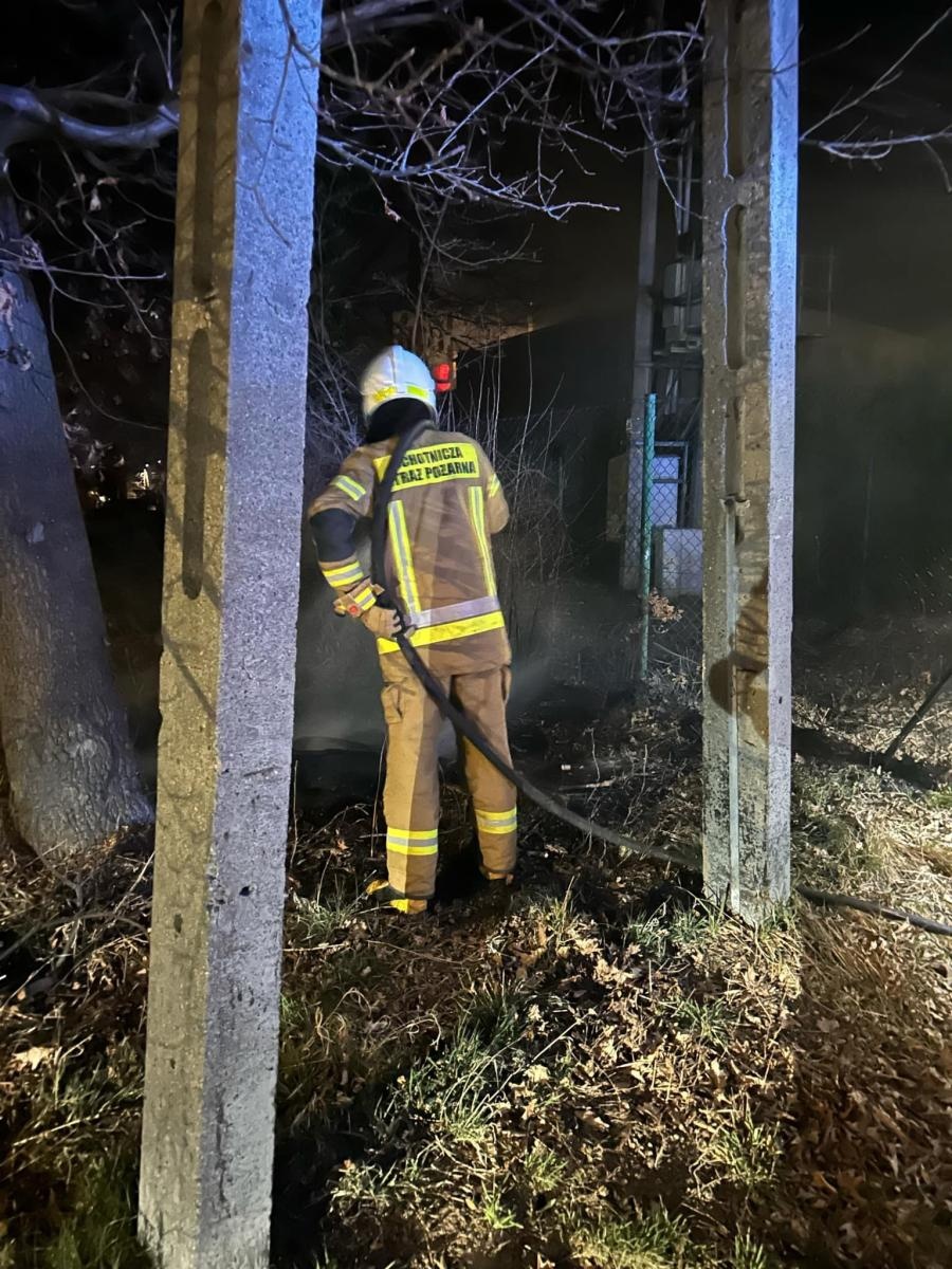Zdjęcie w galerii na portalu naszraciborz.pl: Pożar trawy i krzaków w Borucinie wiadomości z regionu