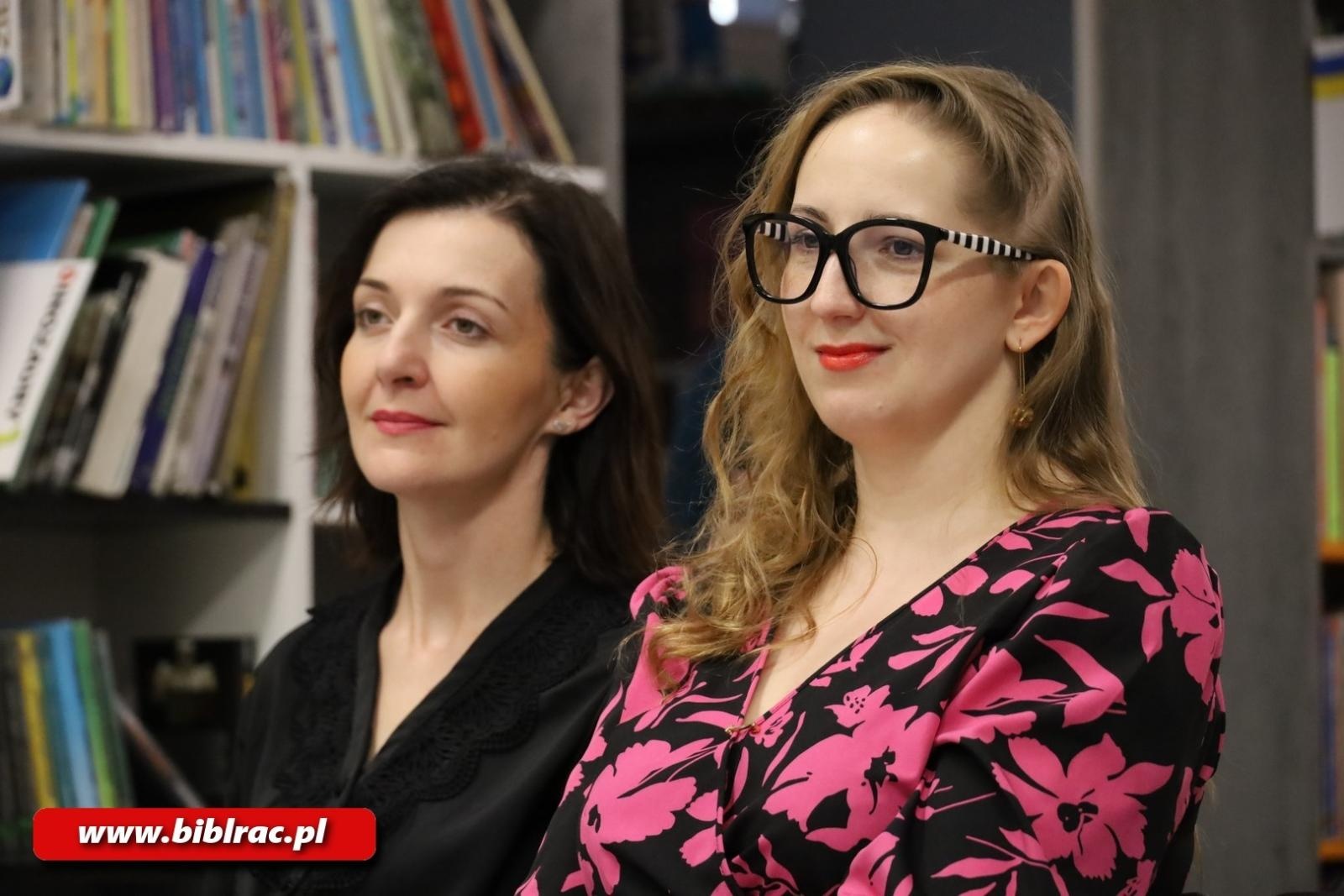 Zdjęcie w galerii na portalu naszraciborz.pl: Oddać hołd ziemi raciborskiej! Dr Marcela Szymańska w bibliotece wiadomości z regionu