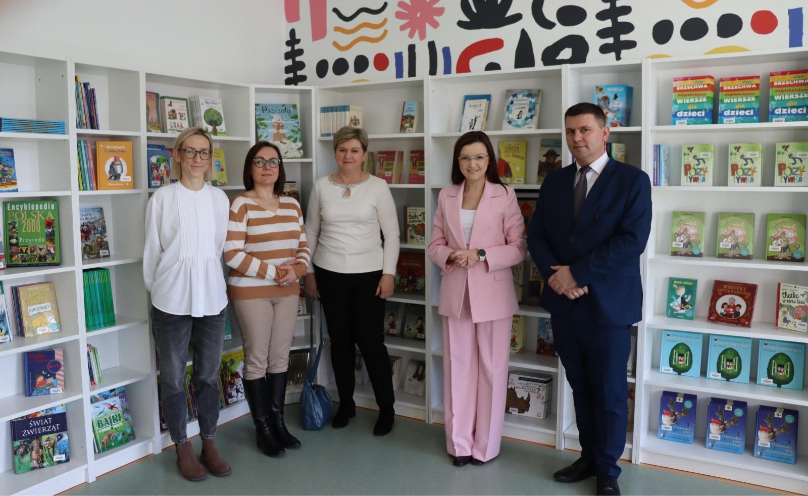 Zdjęcie w galerii na portalu naszraciborz.pl: Reaktywacja biblioteki w ZSP w Rudniku zakończona sukcesem wiadomości z regionu