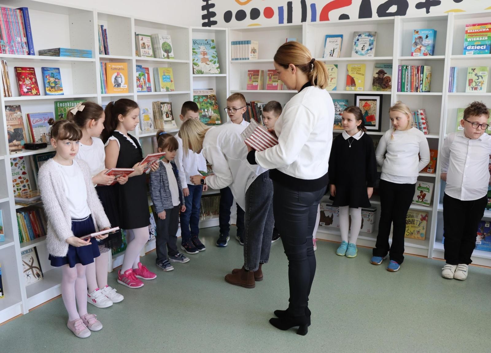 Zdjęcie w galerii na portalu naszraciborz.pl: Reaktywacja biblioteki w ZSP w Rudniku zakończona sukcesem wiadomości z regionu