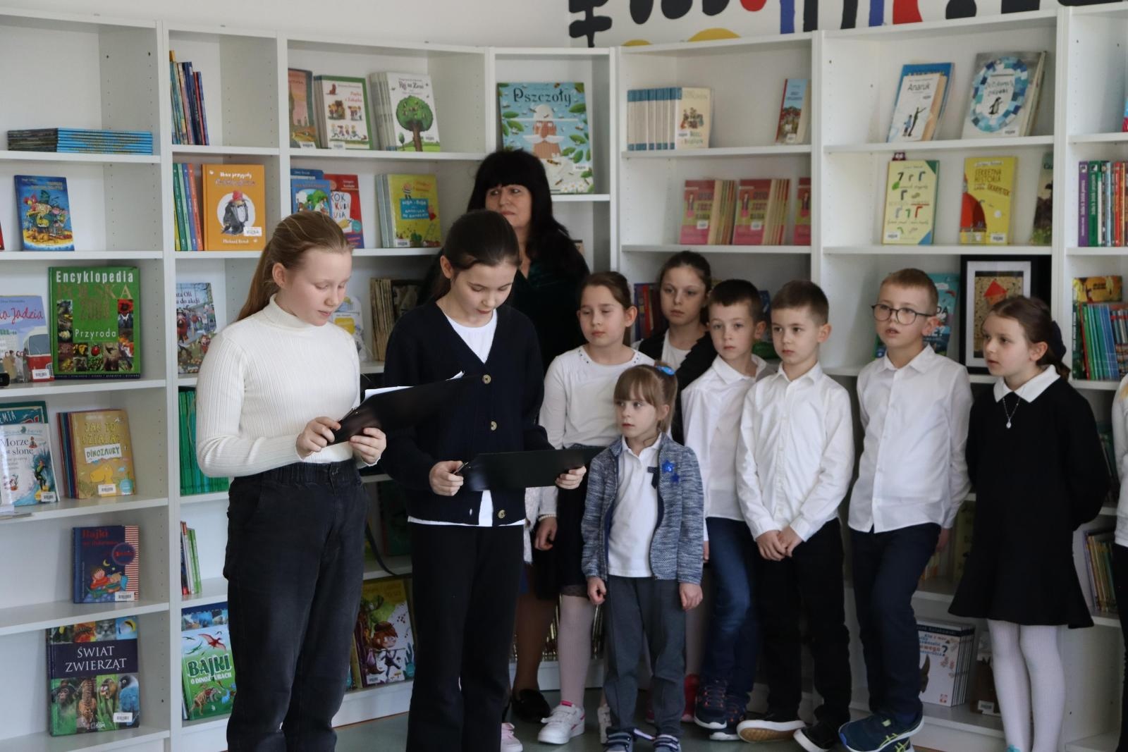 Zdjęcie w galerii na portalu naszraciborz.pl: Reaktywacja biblioteki w ZSP w Rudniku zakończona sukcesem wiadomości z regionu