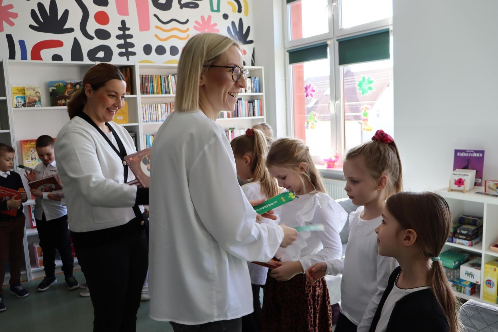 Zdjęcie w galerii na portalu naszraciborz.pl: Reaktywacja biblioteki w ZSP w Rudniku zakończona sukcesem wiadomości z regionu