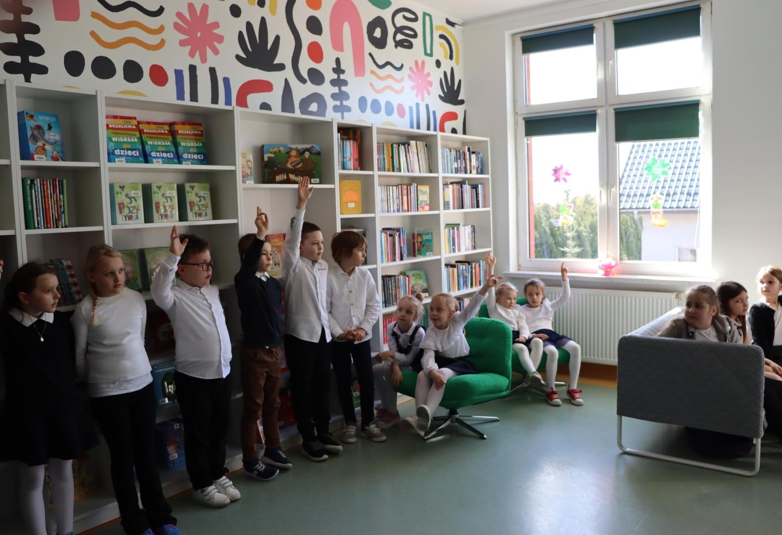 Zdjęcie w galerii na portalu naszraciborz.pl: Reaktywacja biblioteki w ZSP w Rudniku zakończona sukcesem wiadomości z regionu