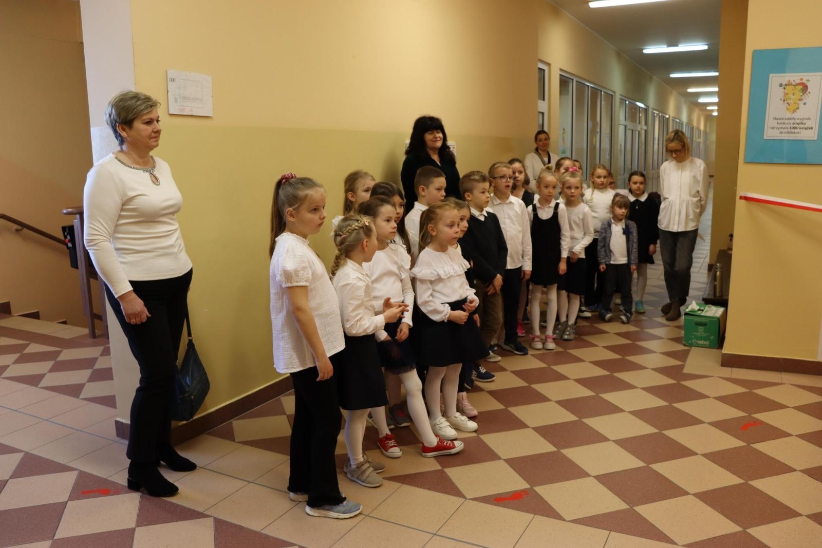 Zdjęcie w galerii na portalu naszraciborz.pl: Reaktywacja biblioteki w ZSP w Rudniku zakończona sukcesem wiadomości z regionu