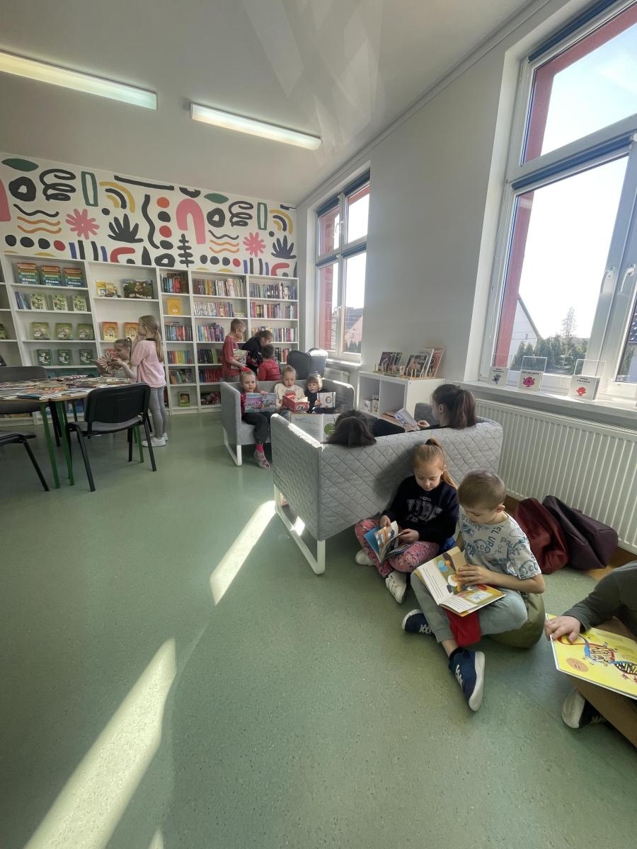 Zdjęcie w galerii na portalu naszraciborz.pl: Reaktywacja biblioteki w ZSP w Rudniku zakończona sukcesem wiadomości z regionu