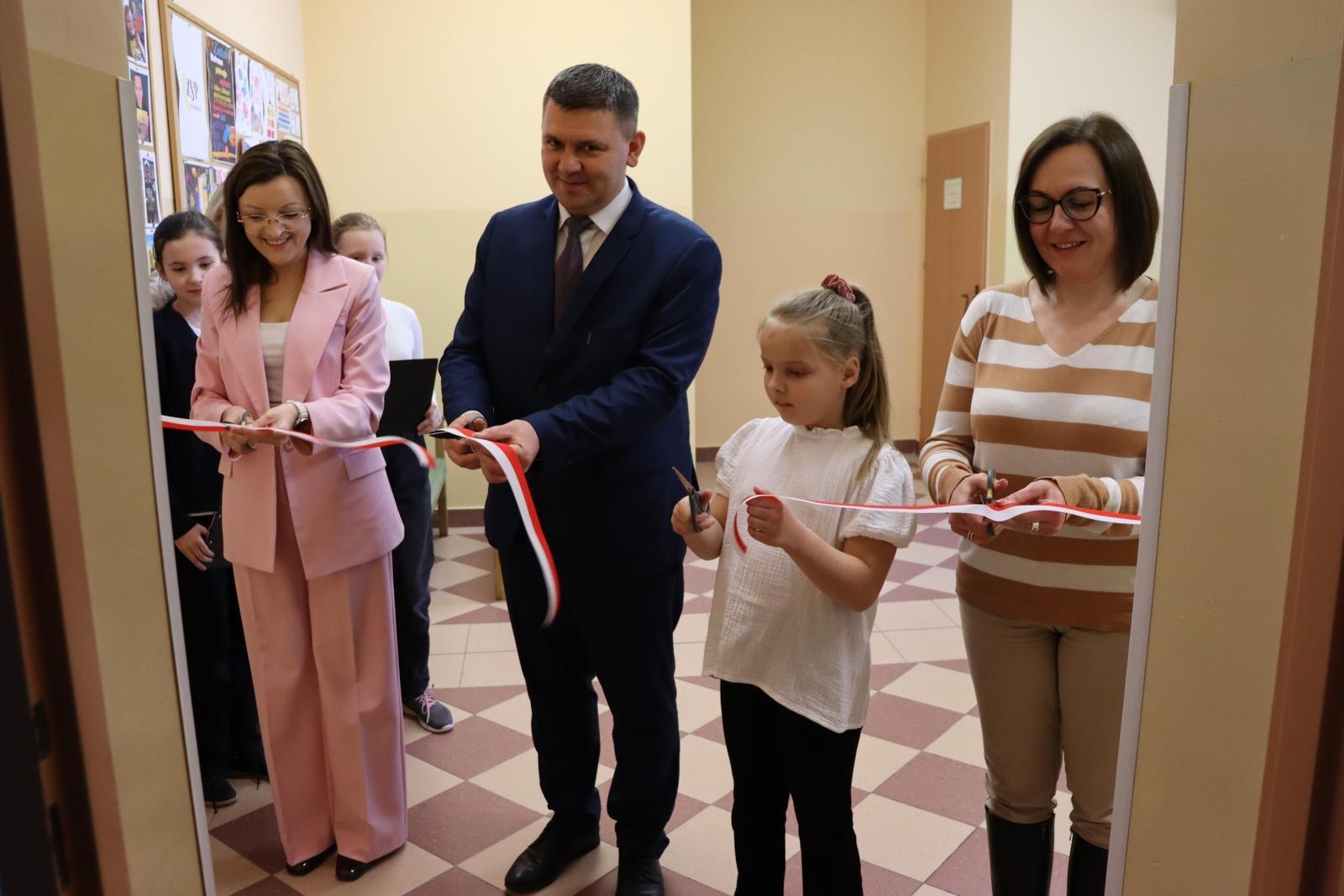 Zdjęcie w galerii na portalu naszraciborz.pl: Reaktywacja biblioteki w ZSP w Rudniku zakończona sukcesem wiadomości z regionu