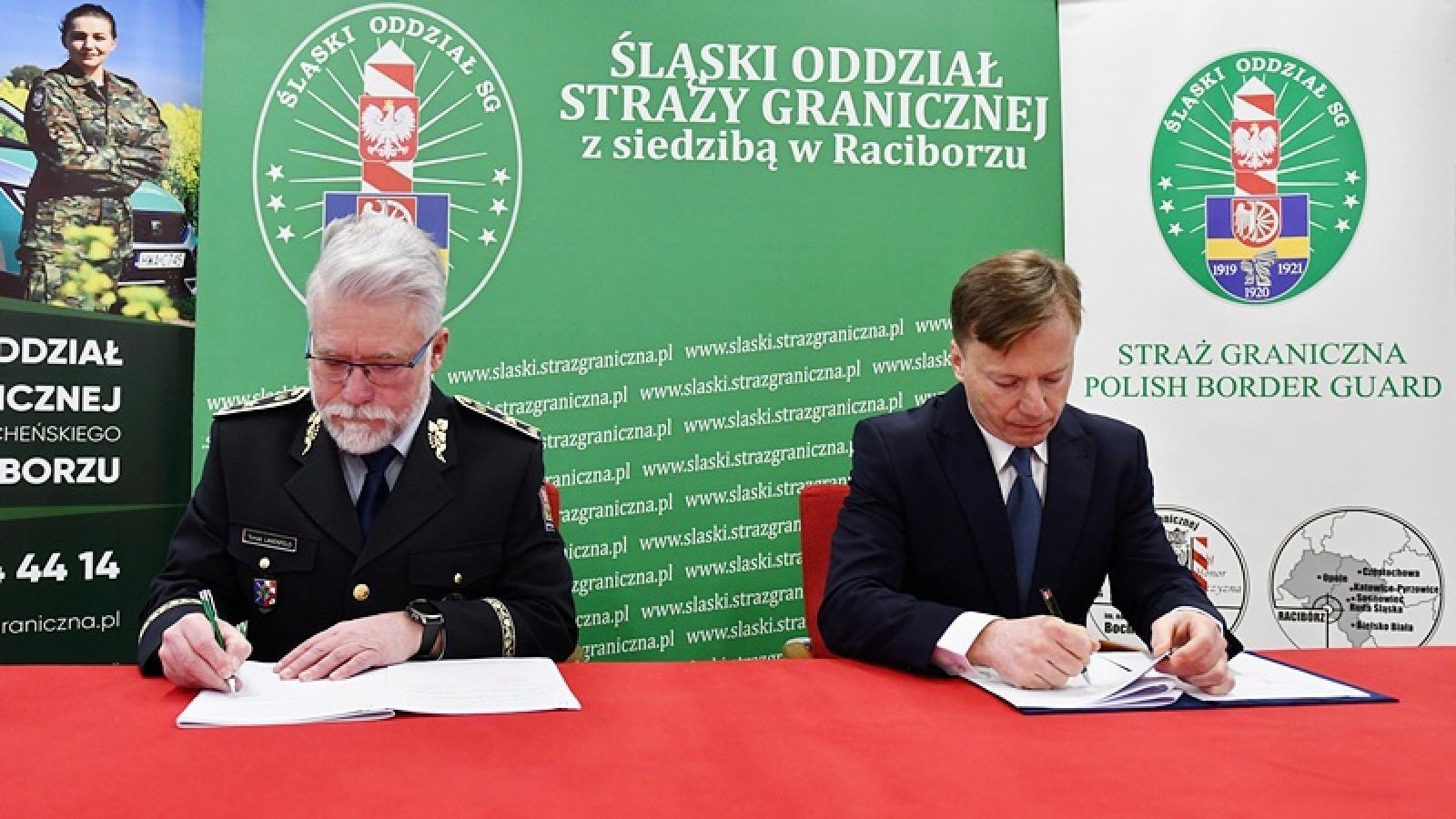 Zdjęcie w galerii na portalu naszraciborz.pl: Polsko-czeskie spotkanie pełnomocników granicznych na zamku wiadomości z regionu