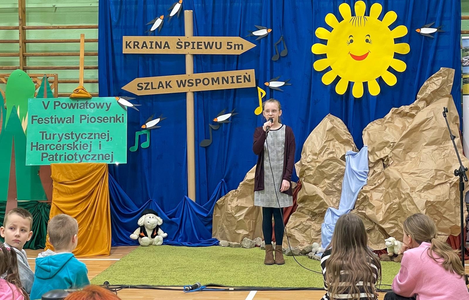 Zdjęcie w galerii na portalu naszraciborz.pl: Piosenka turystyczna, patriotyczna i harcerska zagościła w szkole w Krzanowicach [FOTO i WIDEO] wiadomości z regionu