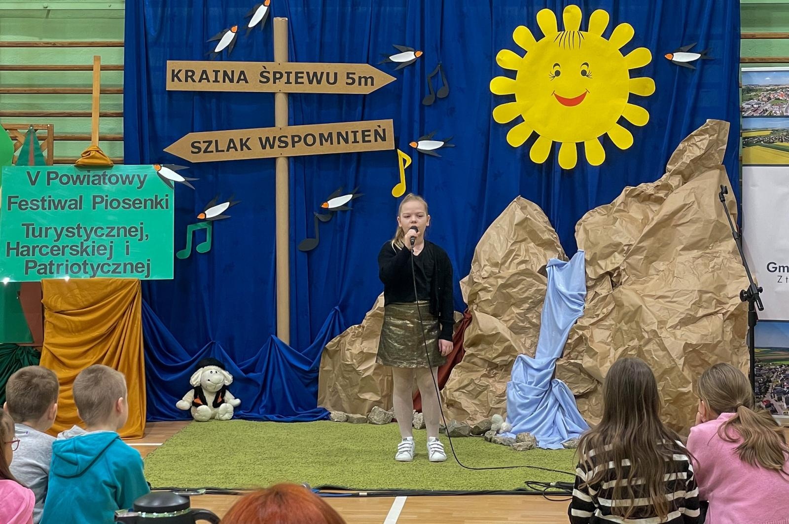 Zdjęcie w galerii na portalu naszraciborz.pl: Piosenka turystyczna, patriotyczna i harcerska zagościła w szkole w Krzanowicach [FOTO i WIDEO] wiadomości z regionu