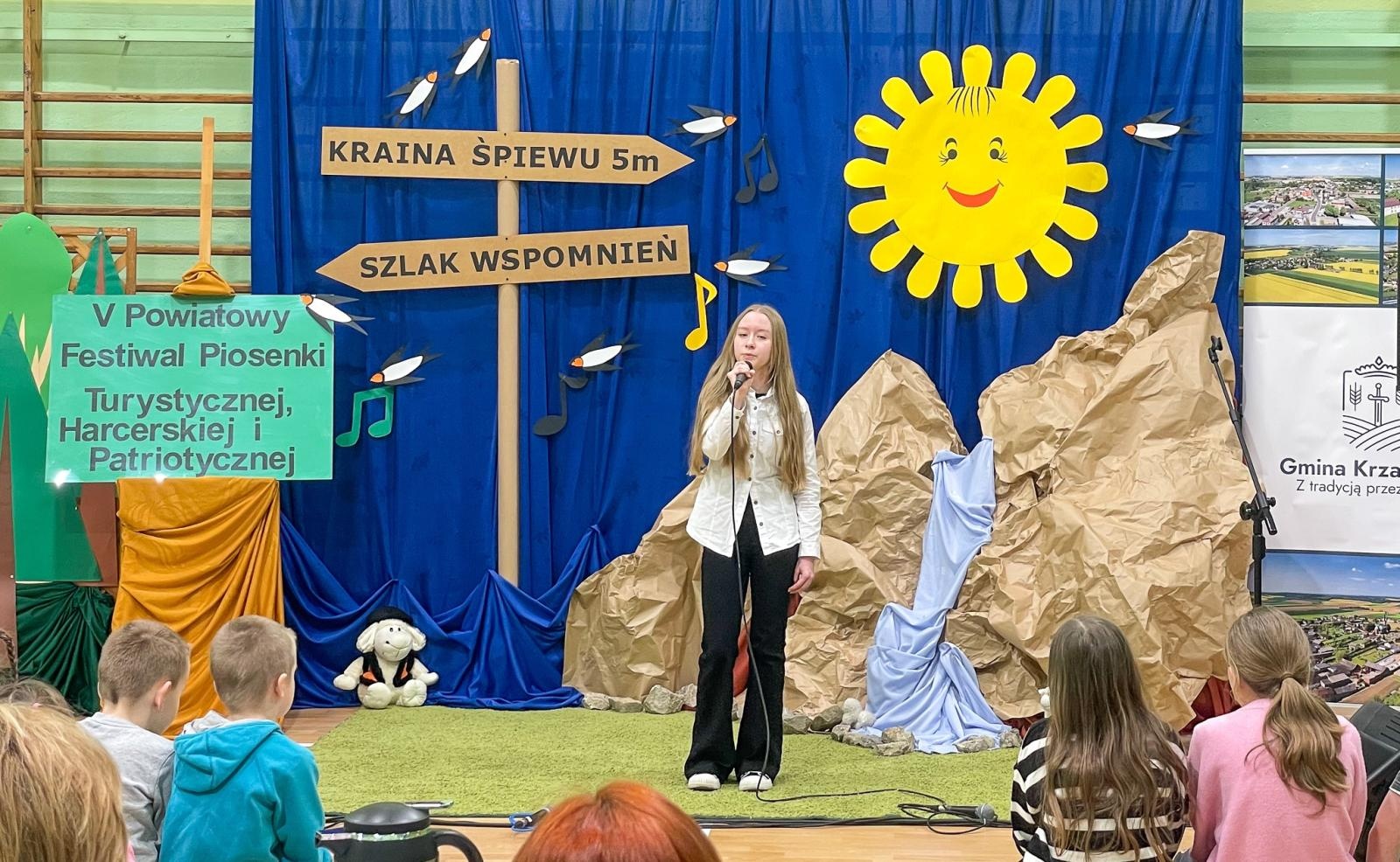 Zdjęcie w galerii na portalu naszraciborz.pl: Piosenka turystyczna, patriotyczna i harcerska zagościła w szkole w Krzanowicach [FOTO i WIDEO] wiadomości z regionu