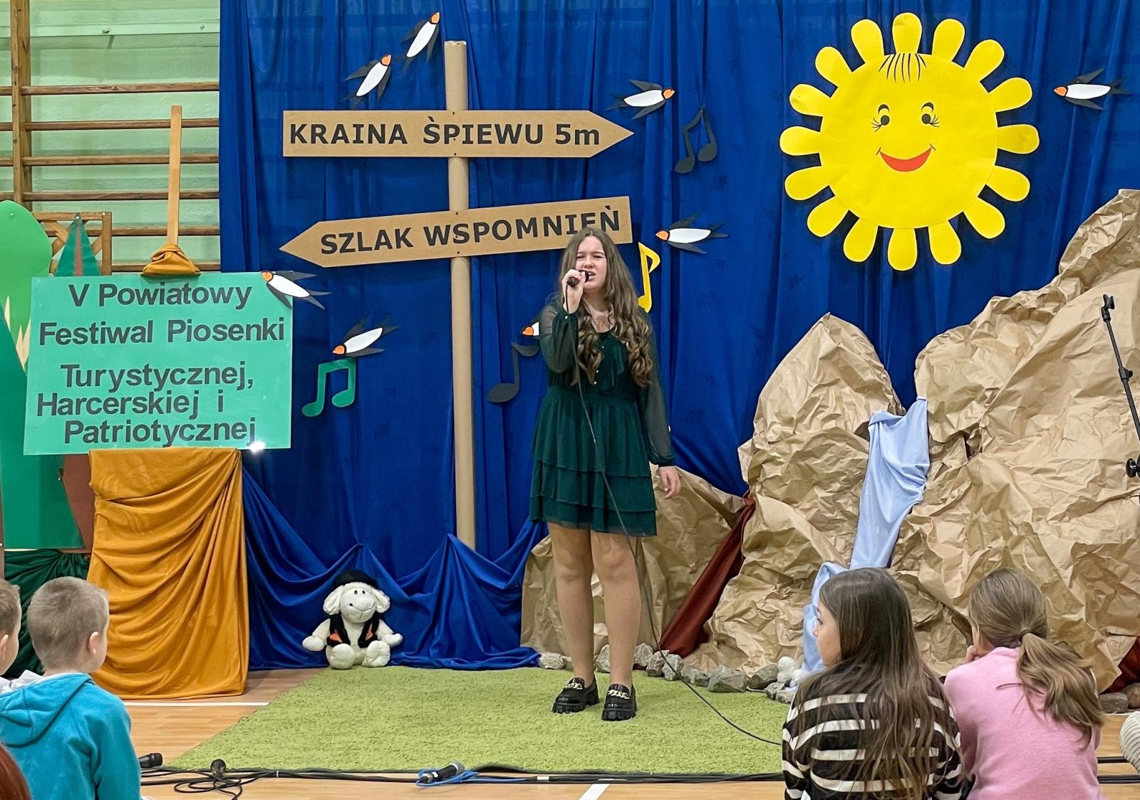 Zdjęcie w galerii na portalu naszraciborz.pl: Piosenka turystyczna, patriotyczna i harcerska zagościła w szkole w Krzanowicach [FOTO i WIDEO] wiadomości z regionu