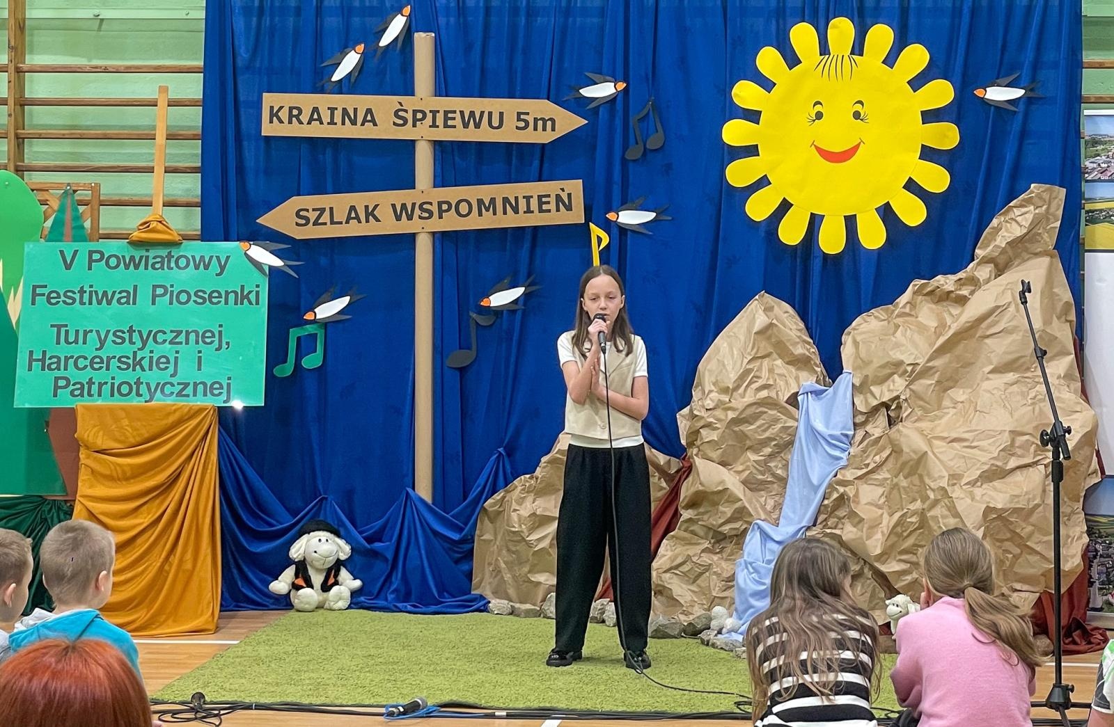 Zdjęcie w galerii na portalu naszraciborz.pl: Piosenka turystyczna, patriotyczna i harcerska zagościła w szkole w Krzanowicach [FOTO i WIDEO] wiadomości z regionu