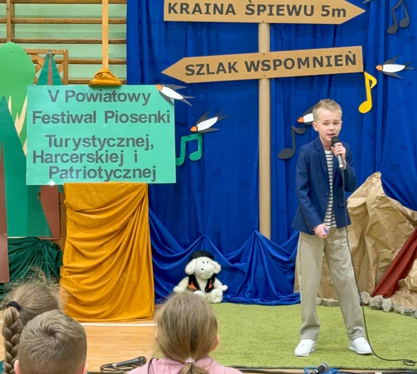 Zdjęcie w galerii na portalu naszraciborz.pl: Piosenka turystyczna, patriotyczna i harcerska zagościła w szkole w Krzanowicach [FOTO i WIDEO] wiadomości z regionu