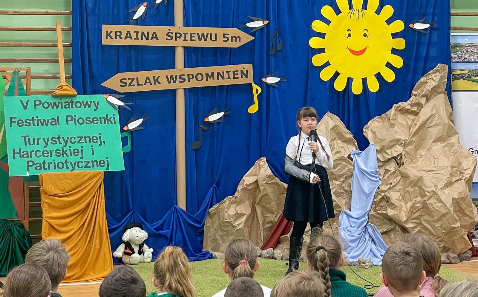 Zdjęcie w galerii na portalu naszraciborz.pl: Piosenka turystyczna, patriotyczna i harcerska zagościła w szkole w Krzanowicach [FOTO i WIDEO] wiadomości z regionu