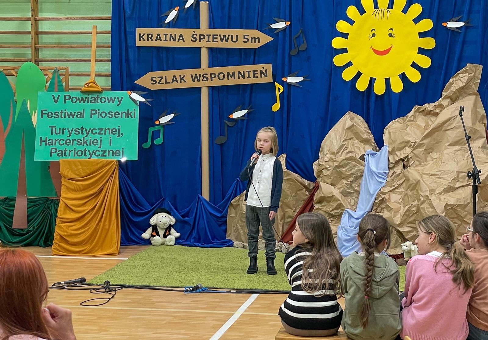 Zdjęcie w galerii na portalu naszraciborz.pl: Piosenka turystyczna, patriotyczna i harcerska zagościła w szkole w Krzanowicach [FOTO i WIDEO] wiadomości z regionu