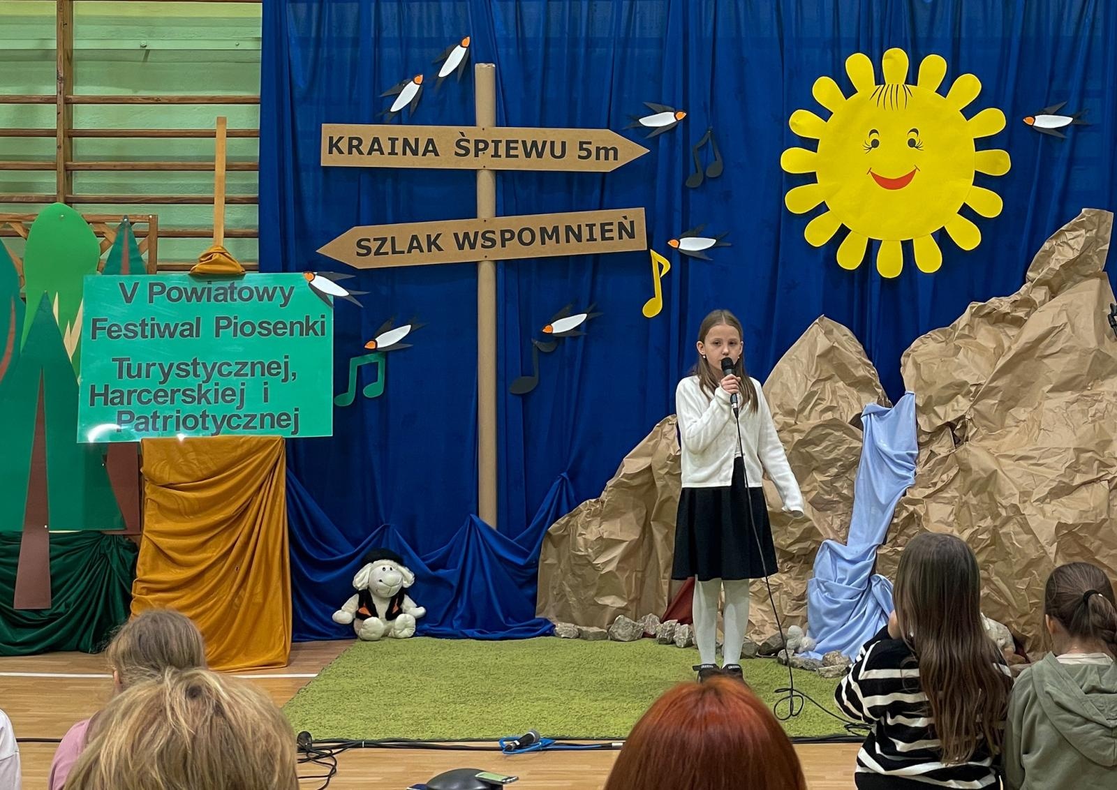 Zdjęcie w galerii na portalu naszraciborz.pl: Piosenka turystyczna, patriotyczna i harcerska zagościła w szkole w Krzanowicach [FOTO i WIDEO] wiadomości z regionu